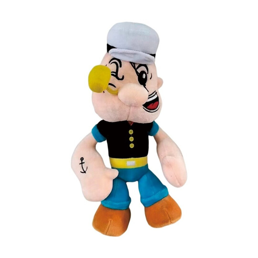Ein Popeye-Plüschtier, das eine Matrosenuniform trägt und eine Pfeife im Mund hat, vor einem weißen Hintergrund.
