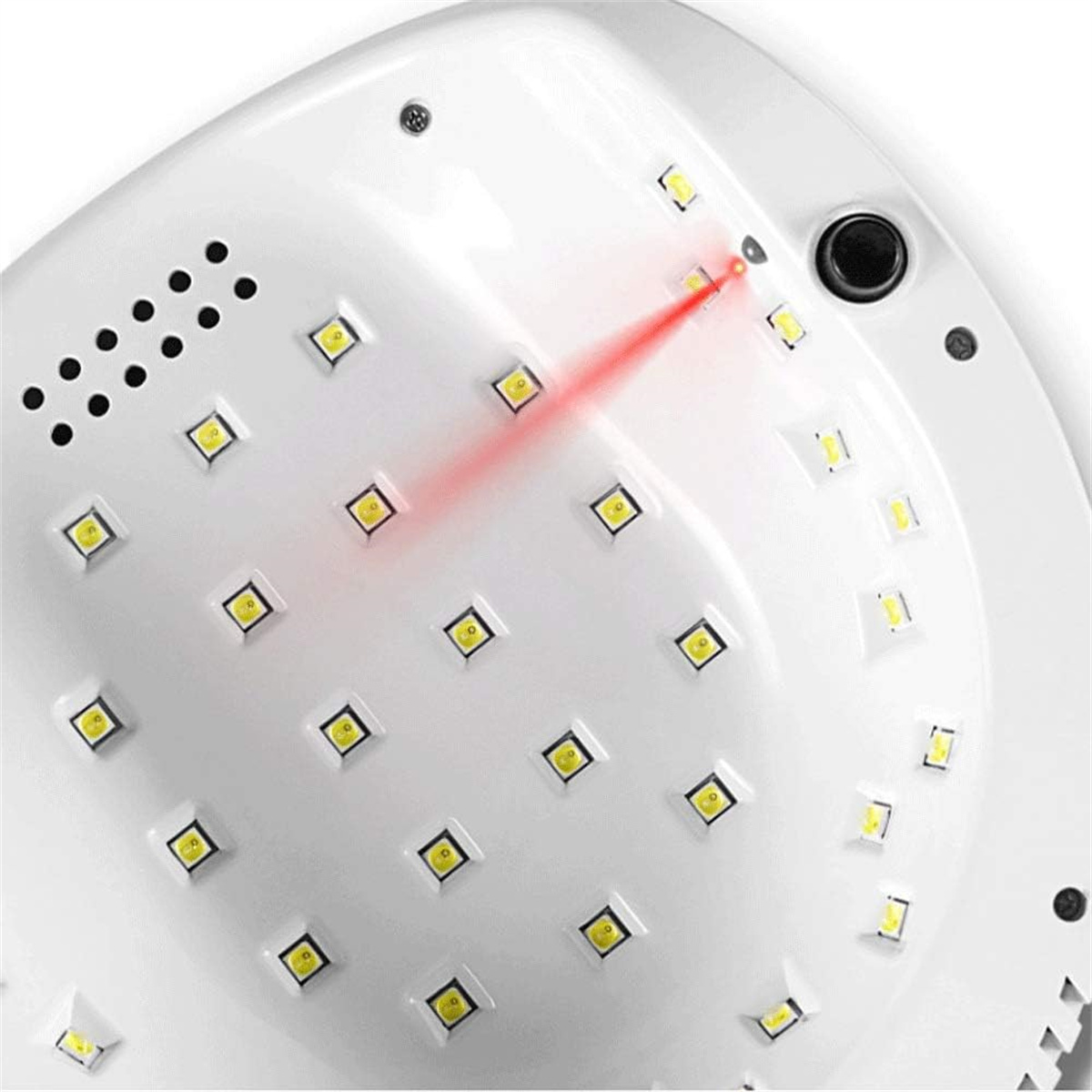 Weiße UV-Nagellampe mit mehreren LED-Leuchten und einem roten Strahl, der den Betrieb anzeigt.