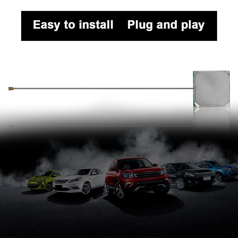 Eine Antenne über fünf Autos mit dem Text „Einfach zu installieren Plug and Play“.