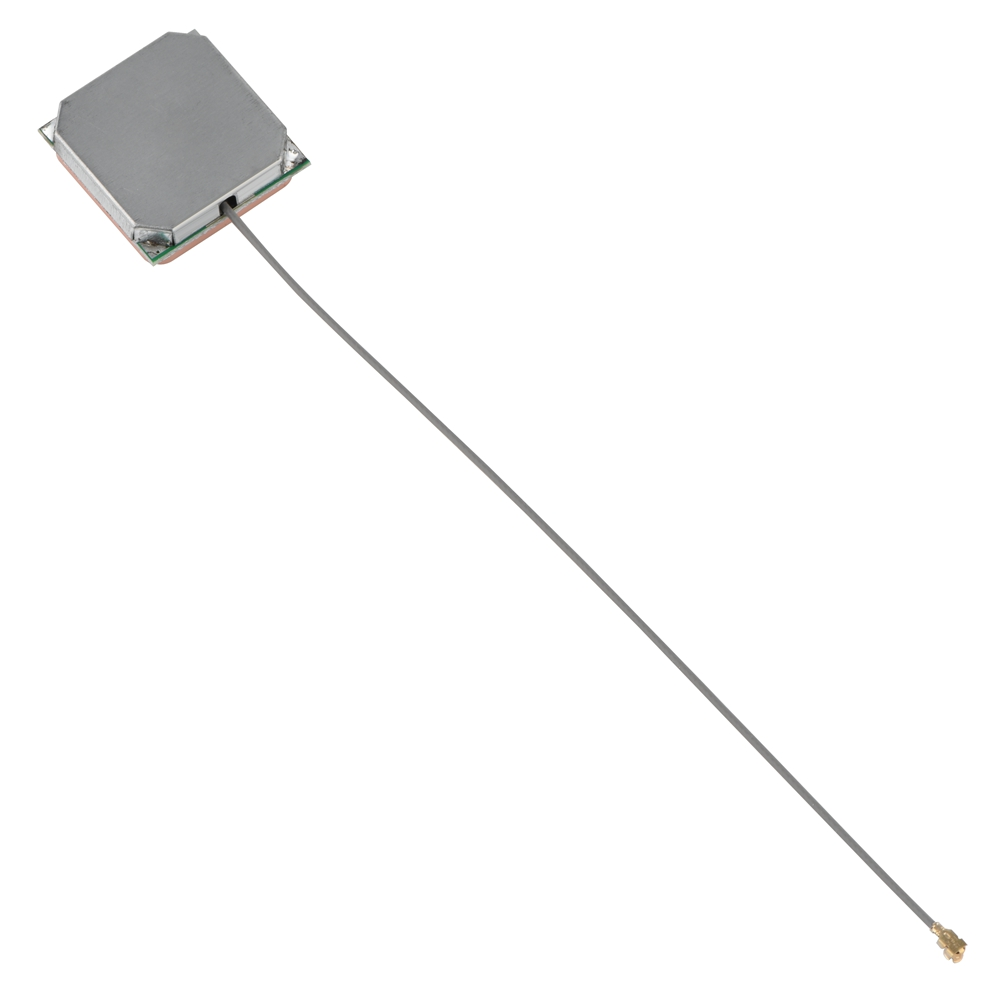 Eine quadratische Antenne mit einem grauen Kabel auf weißem Hintergrund.