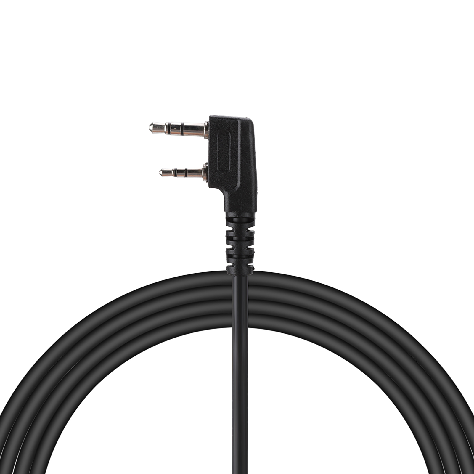 Ein schwarzes Kabel mit einem Stecker auf weißem Hintergrund.