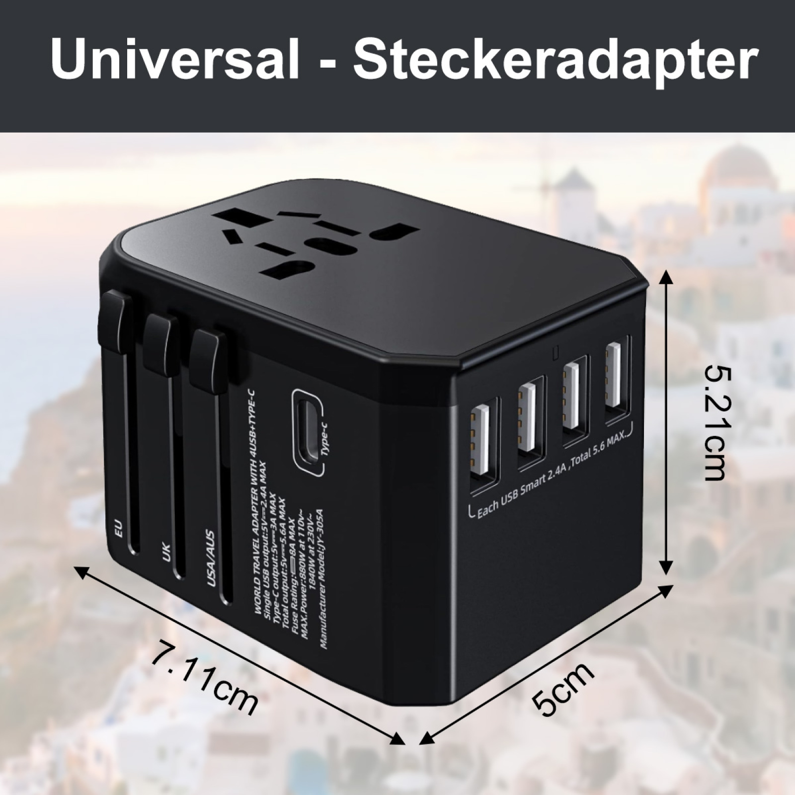 Ein schwarzer Universaladapter, der Abmessungen mit USB-Anschlüssen vor einem verschwommenen Hintergrund zeigt.