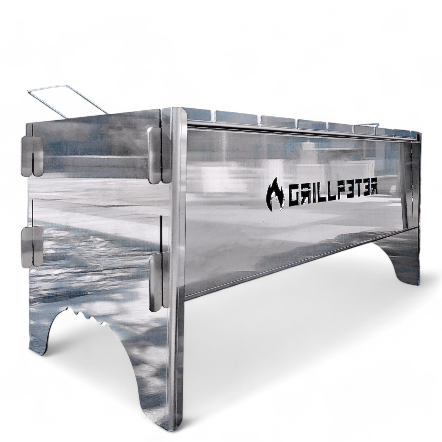 Ein silberner tragbarer Grill mit dem Text "GRILLFSTER" auf der Vorderseite.