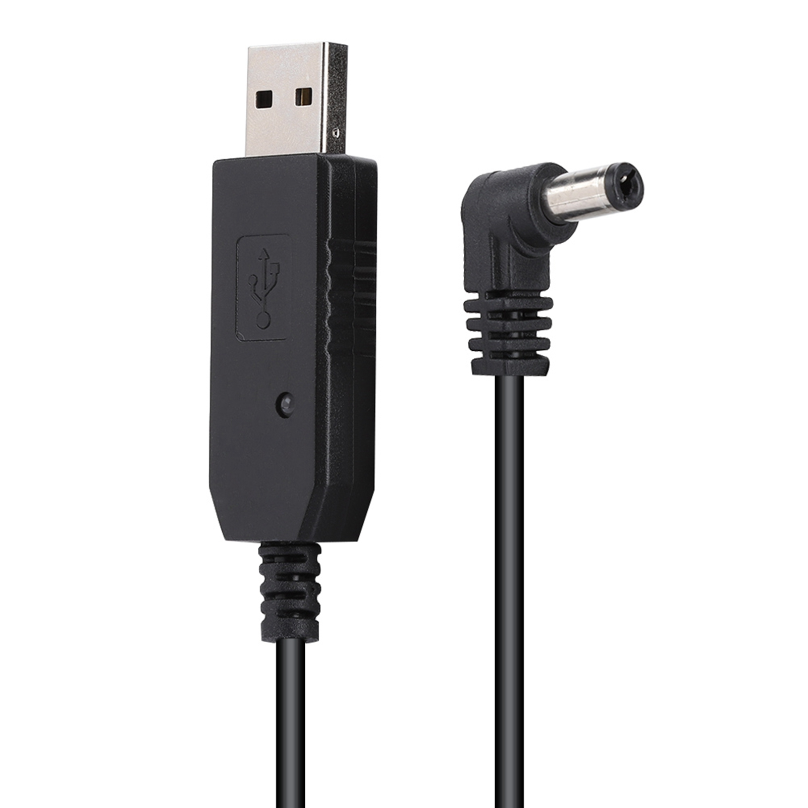 Schwarzes USB-zu-DC-Stromkabel mit USB-A- und rechtwinkligem Hohlstecker auf weißem Hintergrund.