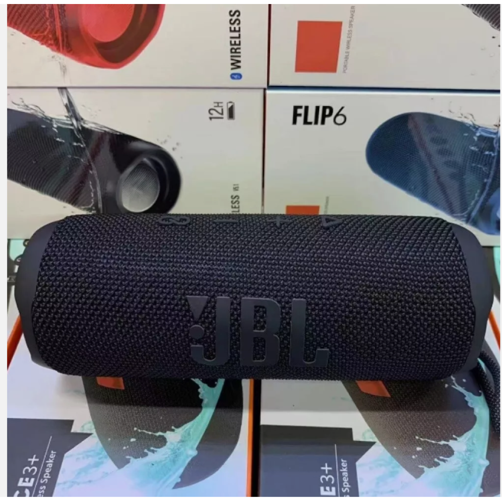 Ein schwarzer JBL Flip 6 Lautsprecher ist zentriert, mit Kisten ähnlicher Lautsprecher im Hintergrund gestapelt.