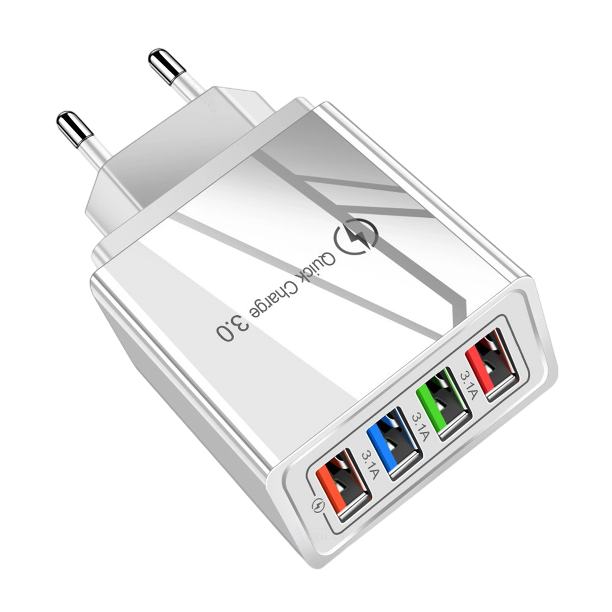 Weißes Quick Charge 3.0-Wandladegerät mit mehreren USB-Anschlüssen, das auf einem weißen Hintergrund abgewinkelt ist.