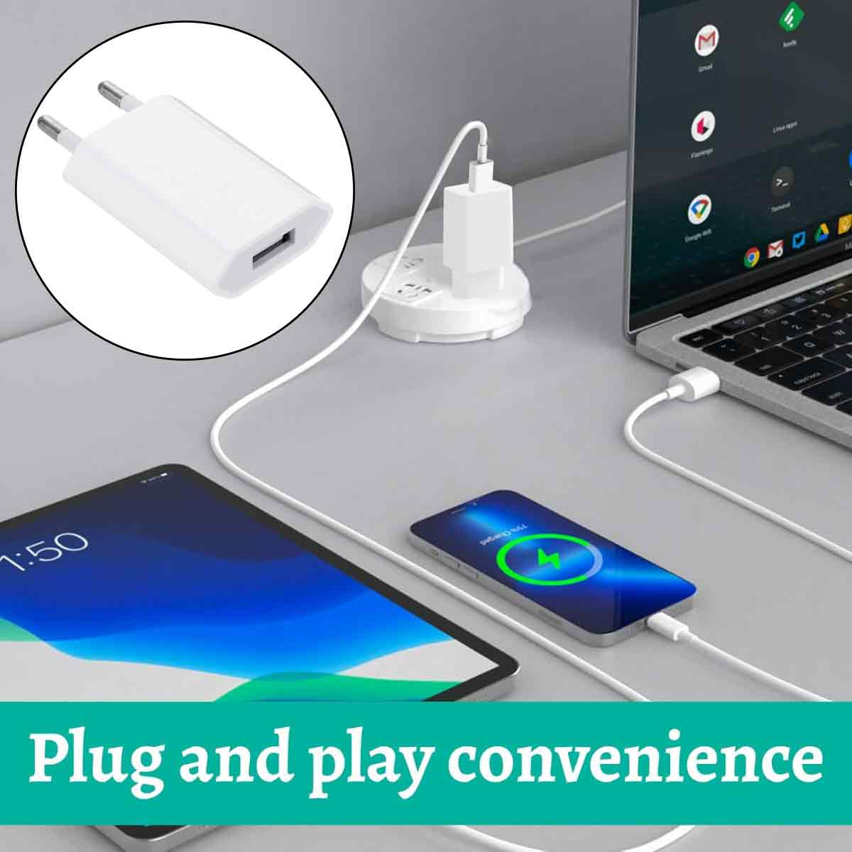 Ein weißes USB-Ladegerät ist in eine weiße Steckdosenleiste eingesteckt. Auf dem Bild werden auch ein Telefon und ein Tablet aufgeladen.