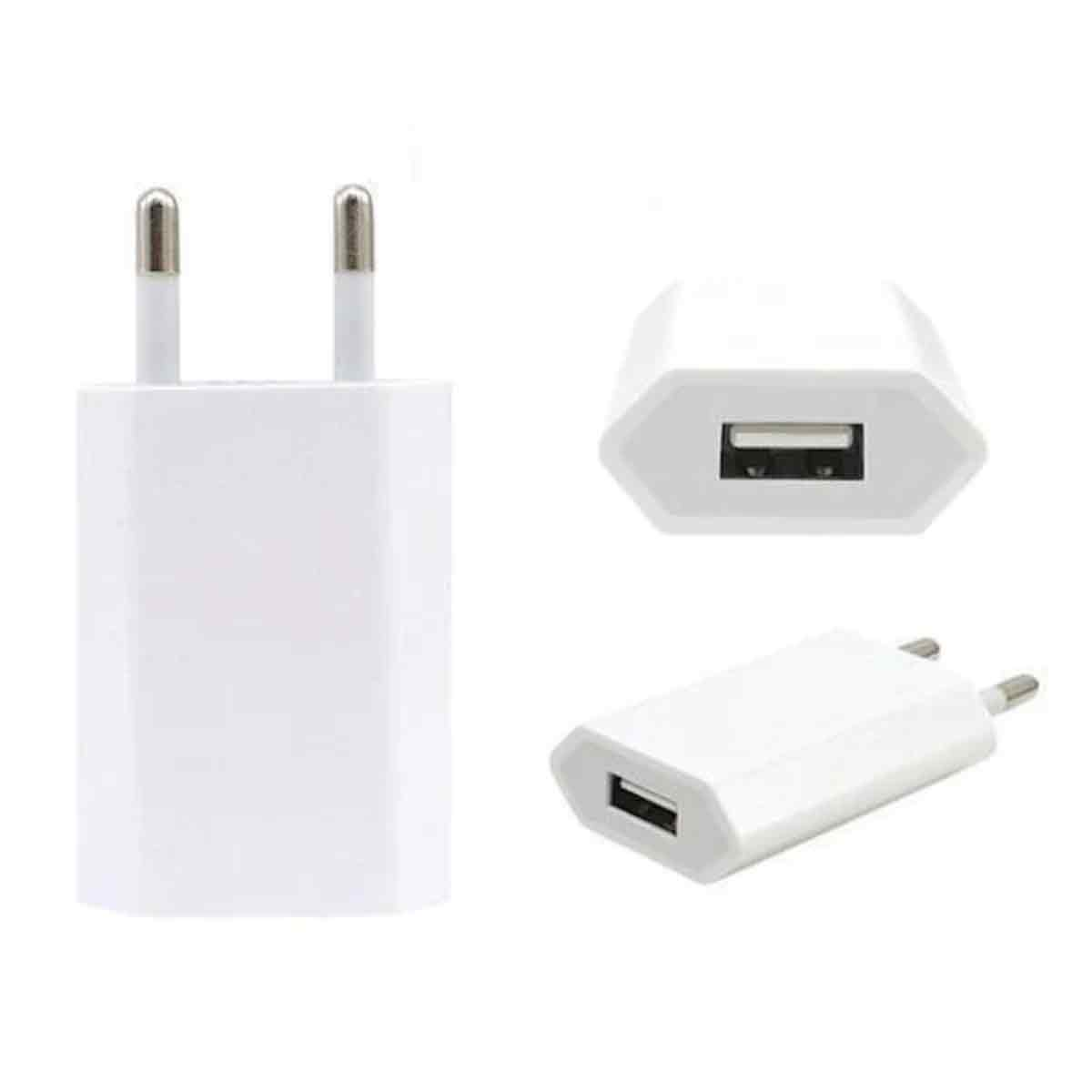 Das Bild zeigt drei Ansichten eines weißen USB-Wandladegeräts vor einem weißen Hintergrund.