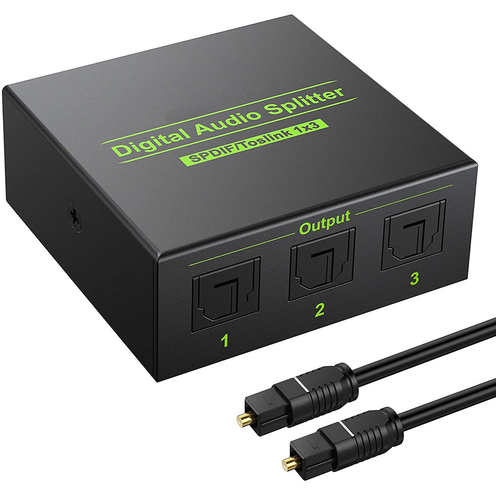Schwarzer digitaler Audio-Splitter mit drei Ausgangsports und zwei schwarzen Kabeln, der zum Aufteilen von Audiosignalen verwendet wird.