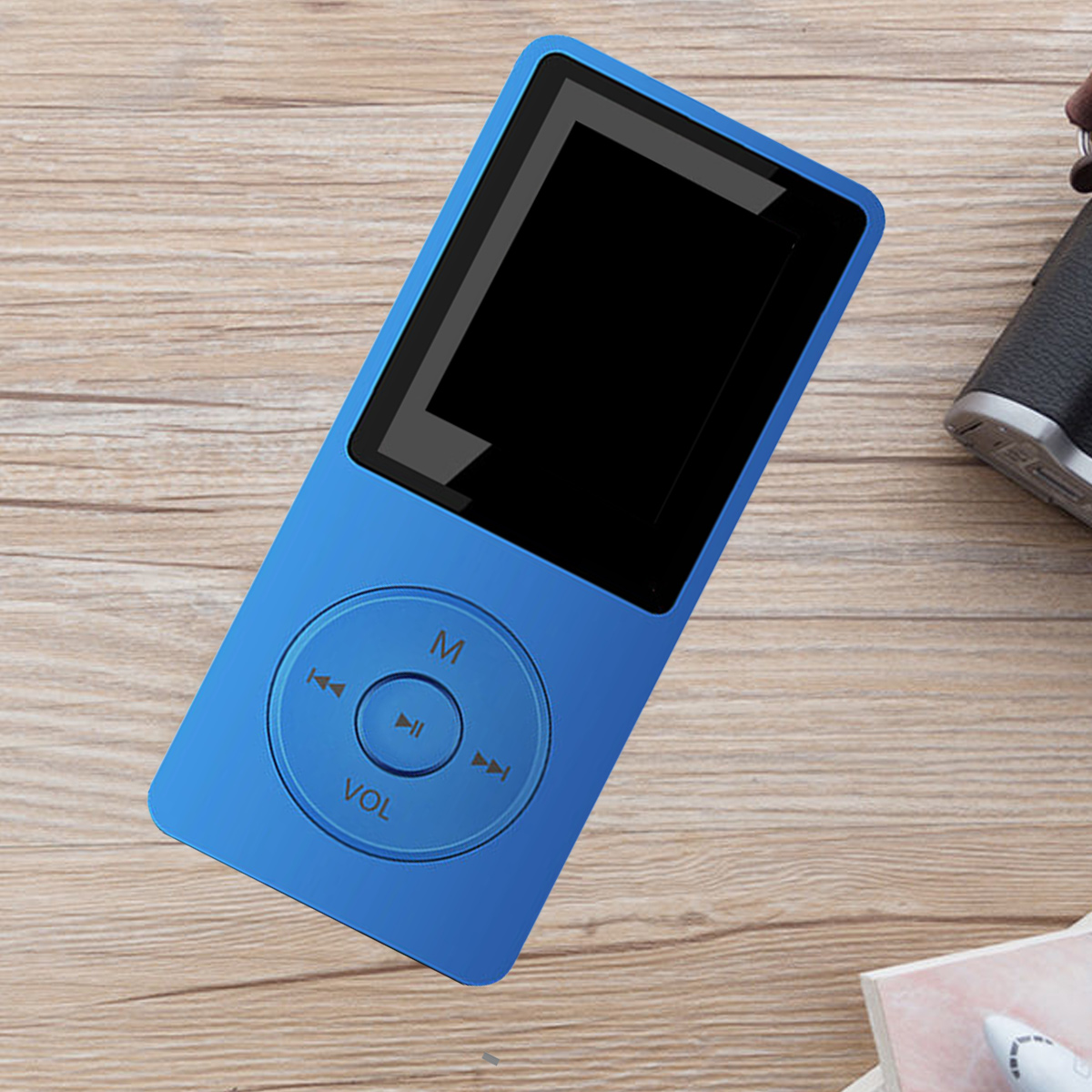 Ein blauer MP3-Player mit schwarzem Bildschirm wird angezeigt. Er hat Steuertasten und eine Lautstärkeregelung.