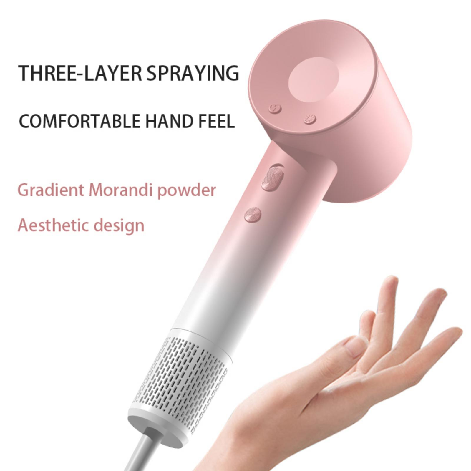 Ein rosafarbener Haartrockner wird von einer Hand gehalten, um sein Design und seine ergonomischen Eigenschaften zu zeigen.