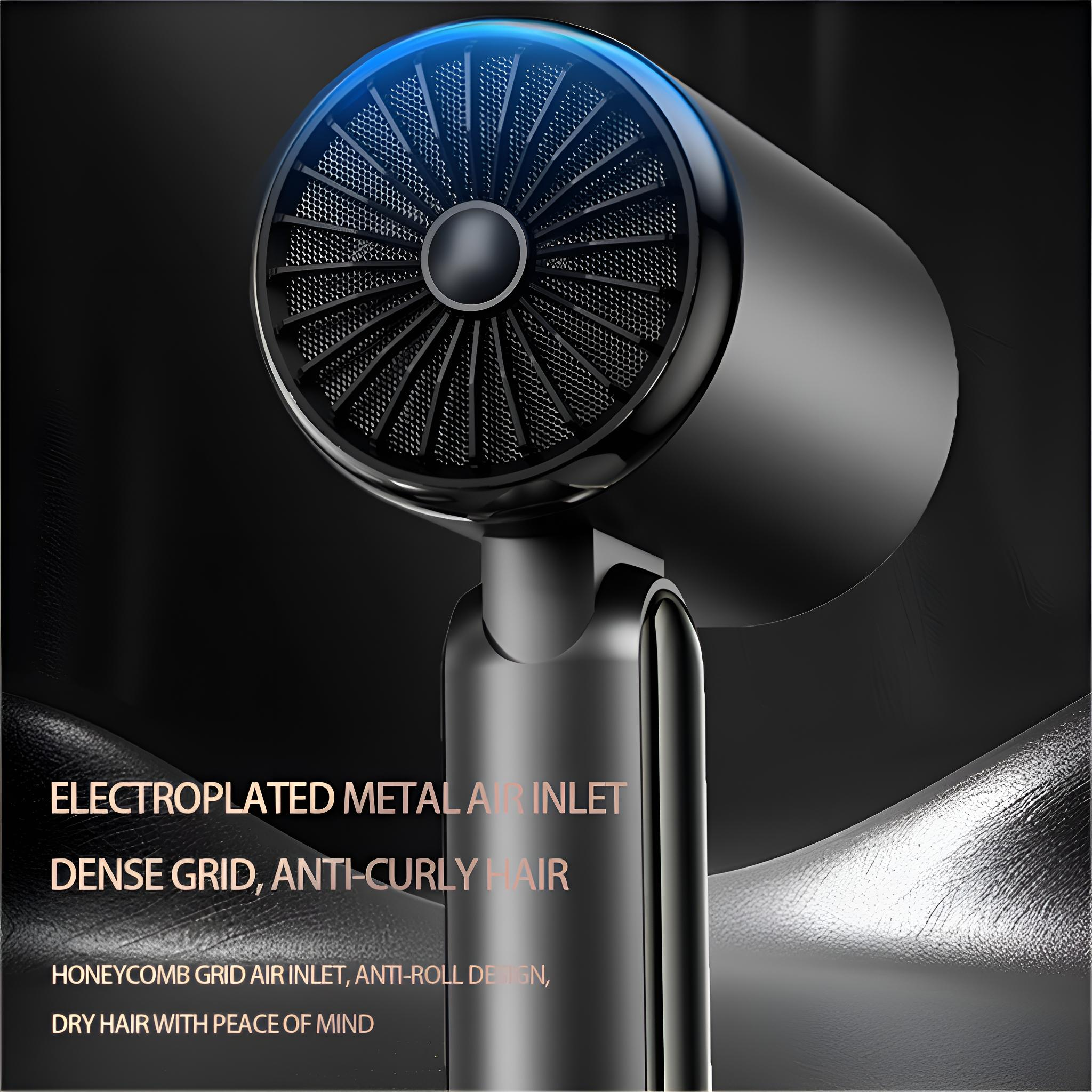 Eine Nahaufnahme eines grauen Haartrockners, die seinen Metalleinlass und das dichte Gitterdesign für Anti-Locken-Haare hervorhebt.