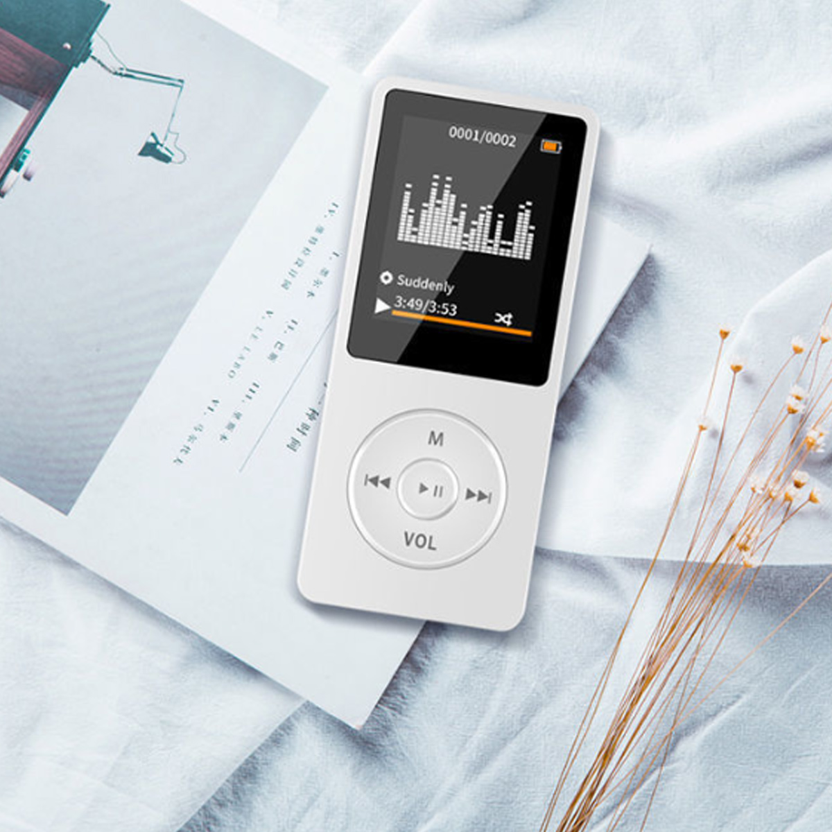 Weißer MP3-Player, der die Musikwiedergabeoberfläche mit Titelinformationen zeigt.
