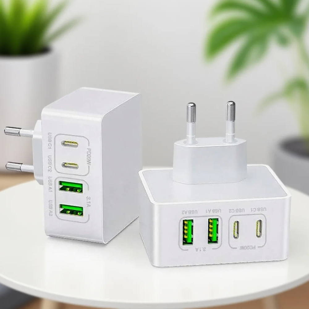 Zwei weiße USB-Wandladegeräte mit mehreren Anschlüssen, nebeneinander.