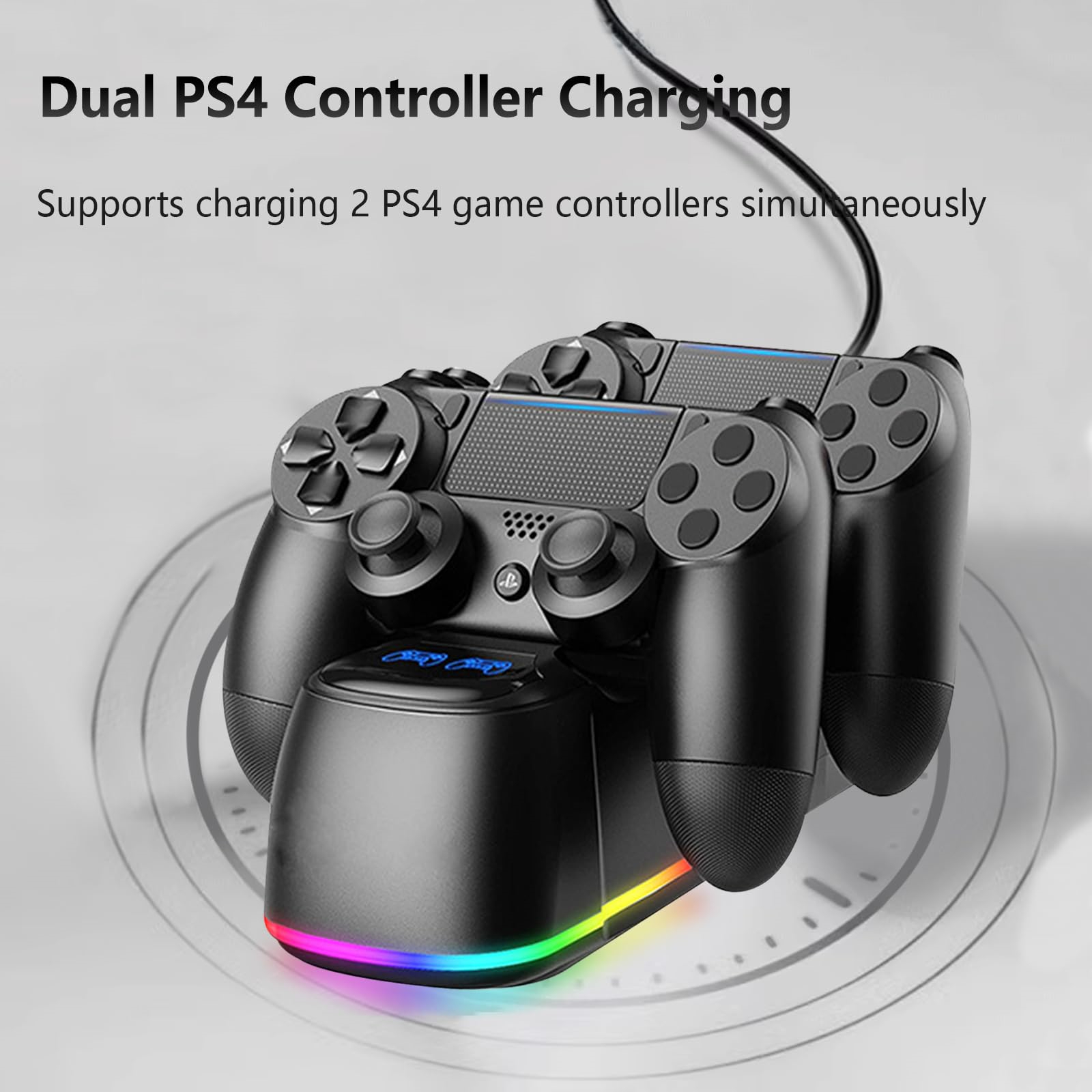 Zwei schwarze PS4-Controller werden auf einer Dockingstation mit LED-Leuchten aufgeladen, was die gleichzeitige Ladefähigkeit anzeigt.