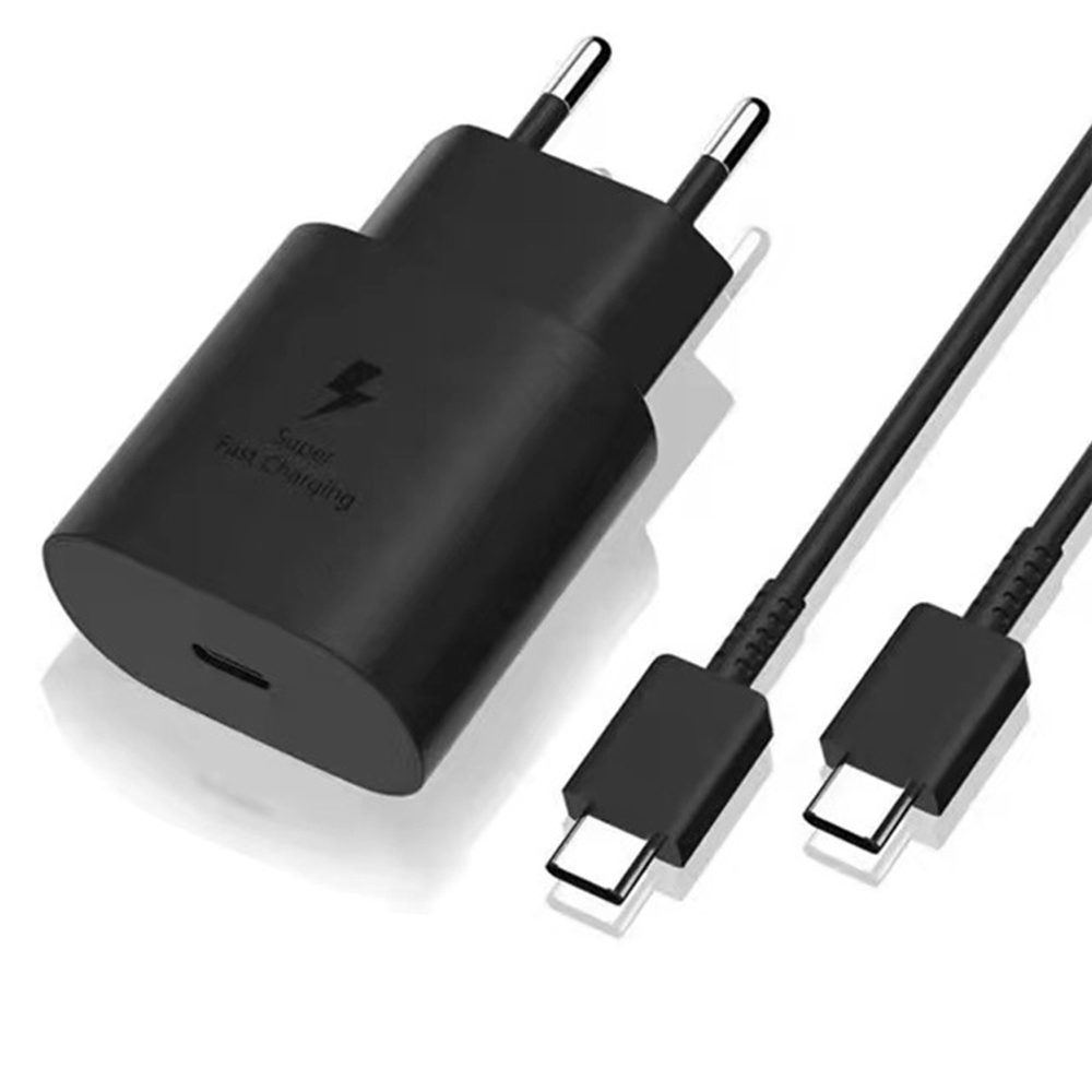Schwarzes Ladegerät und Kabel. Das Ladegerät hat Stifte und einen USB-C-Anschluss mit dem Text 'Super Fast Charging'.