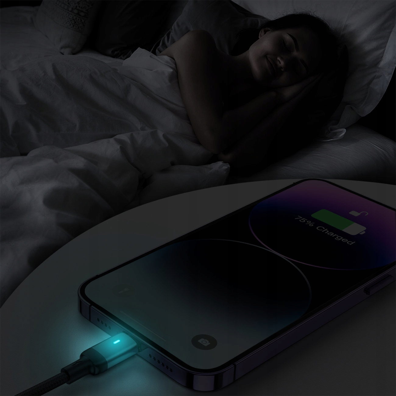 Telefon ładuje się na stoliku nocnym obok śpiącej kobiety.