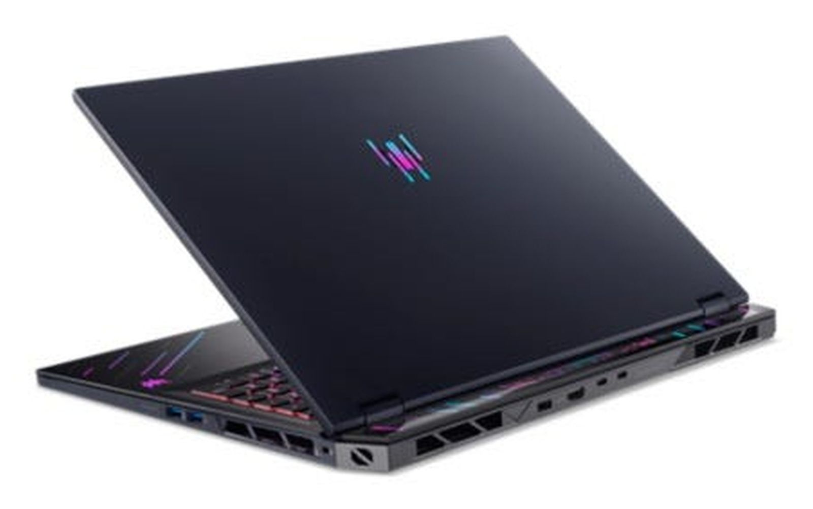 Ein Gaming-Laptop mit einem beleuchteten Logo auf dem Deckel, teilweise geöffnet, der seine Tastatur und Lüftungsschlitze zeigt.