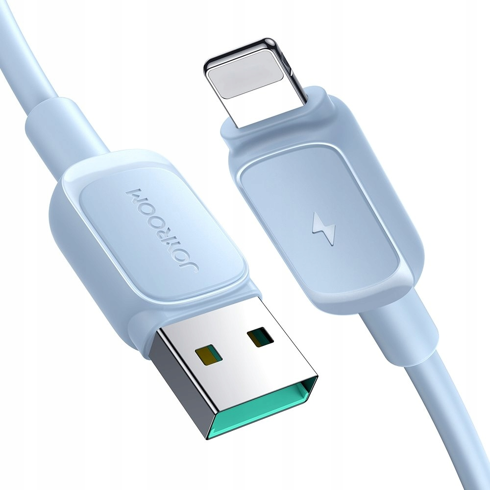 Ein hellblaues Kabel mit USB- und Lightning-Anschluss. Das Kabel hat das Joyroom-Branding.