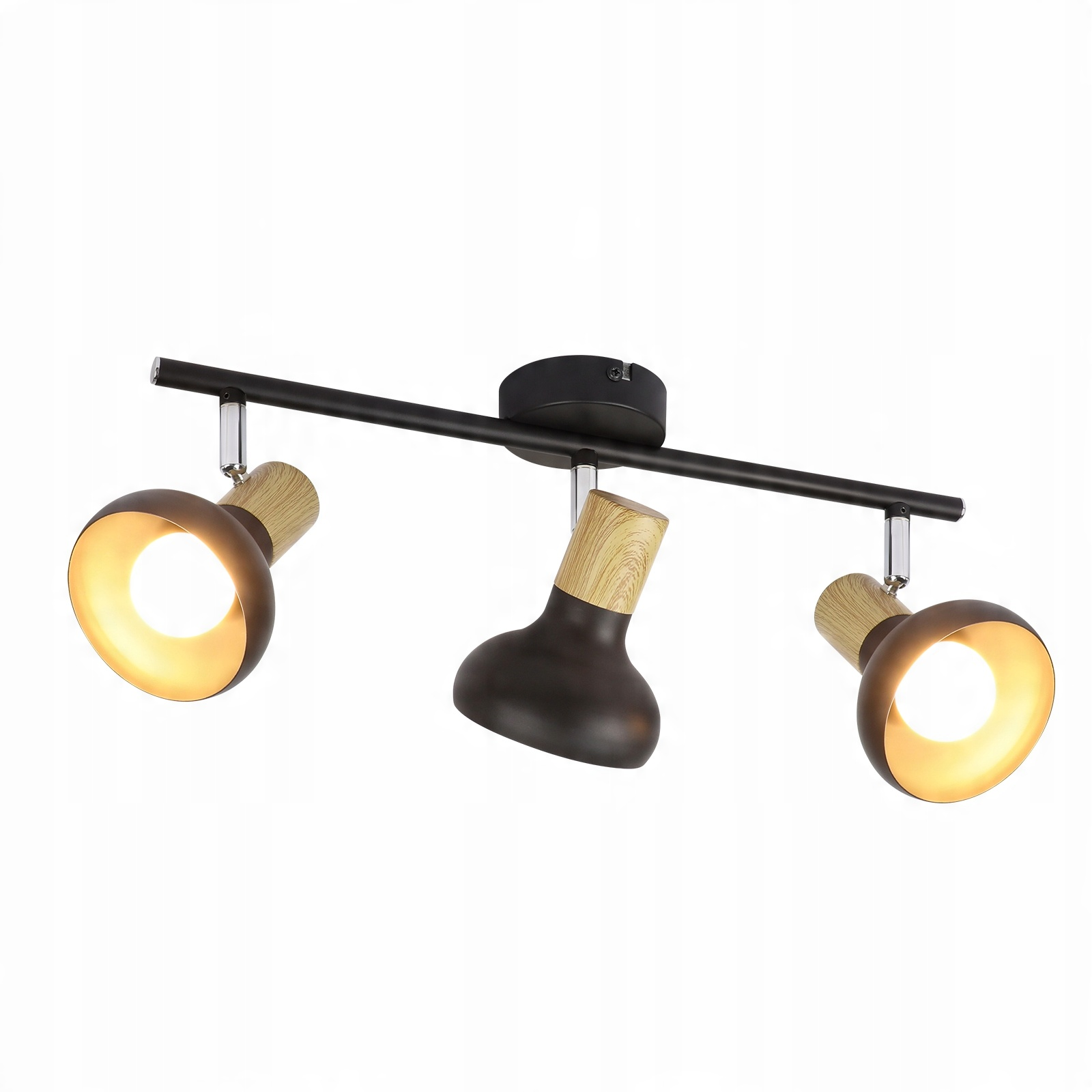 Una plafoniera a tre lampadine con faretti regolabili su una barra nera con accenti in legno.
