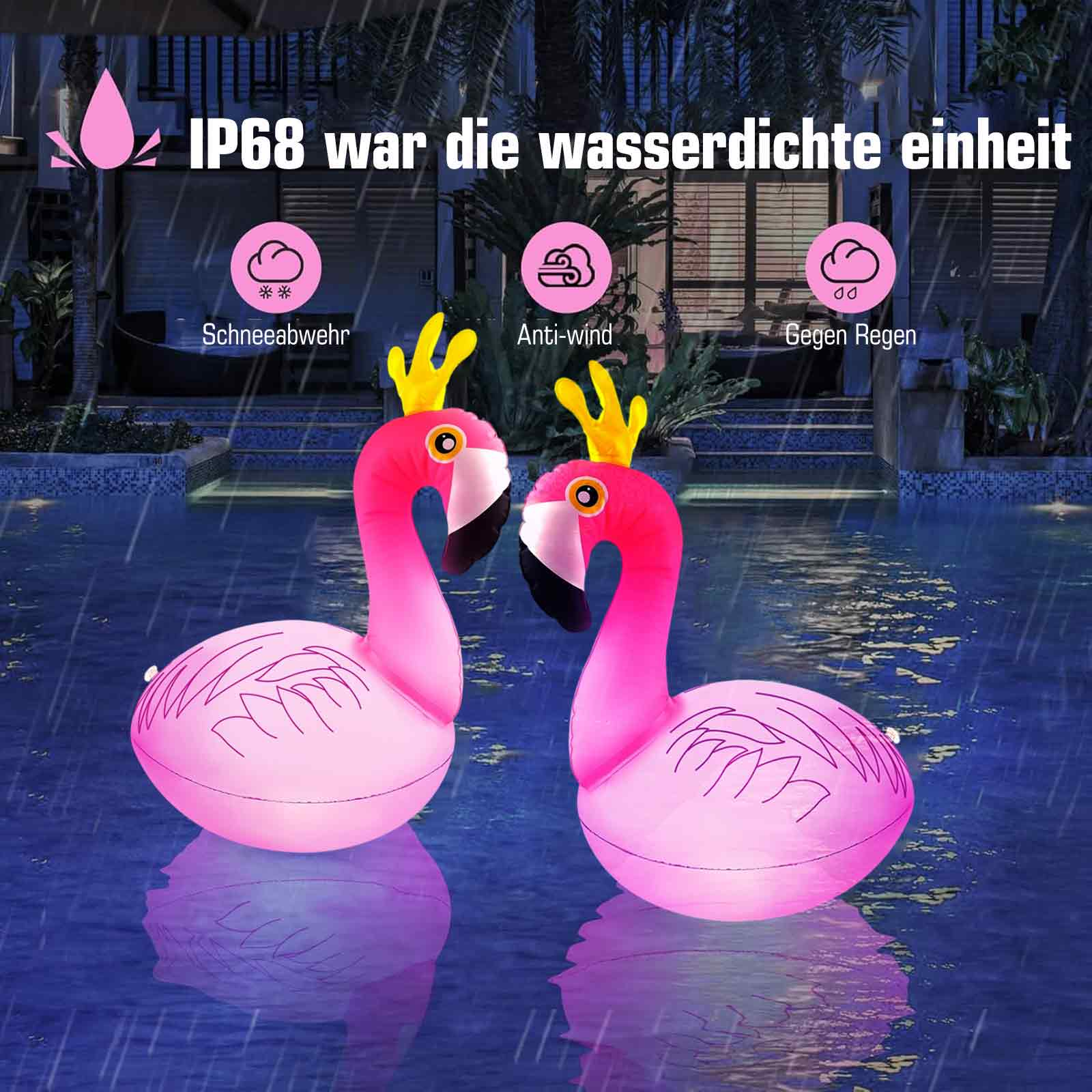 Zwei aufblasbare rosa Flamingos mit Kronen schwimmen in einem Pool während einer regnerischen Nacht, beleuchtet.
