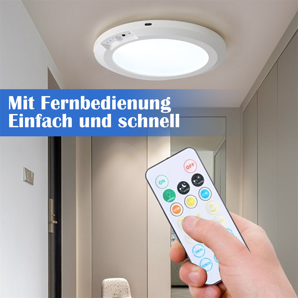 Eine Person hält eine Fernbedienung. Eine Deckenleuchte ist im Bild.