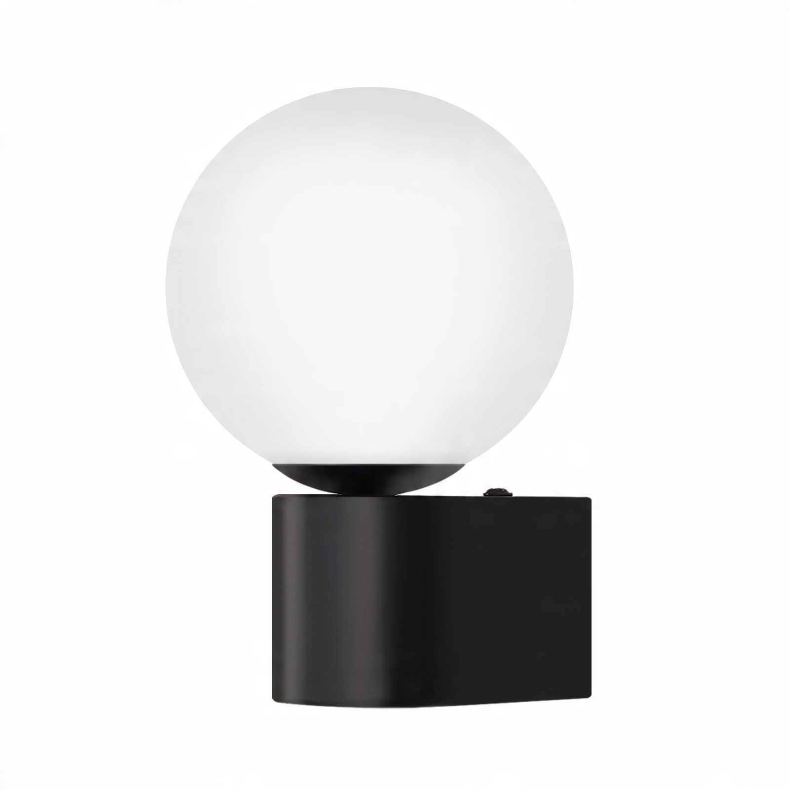 Una lampada nera con paralume a globo bianco su base quadrata nera.
