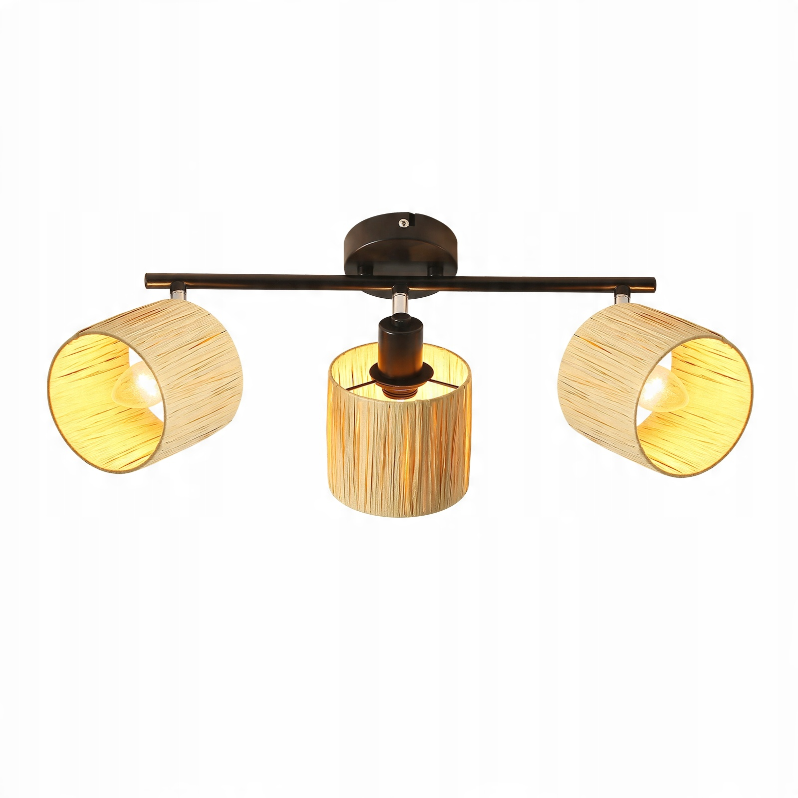 Una lampada da soffitto con tre paralumi, disposti orizzontalmente. Ogni paralume ha una lampadina.