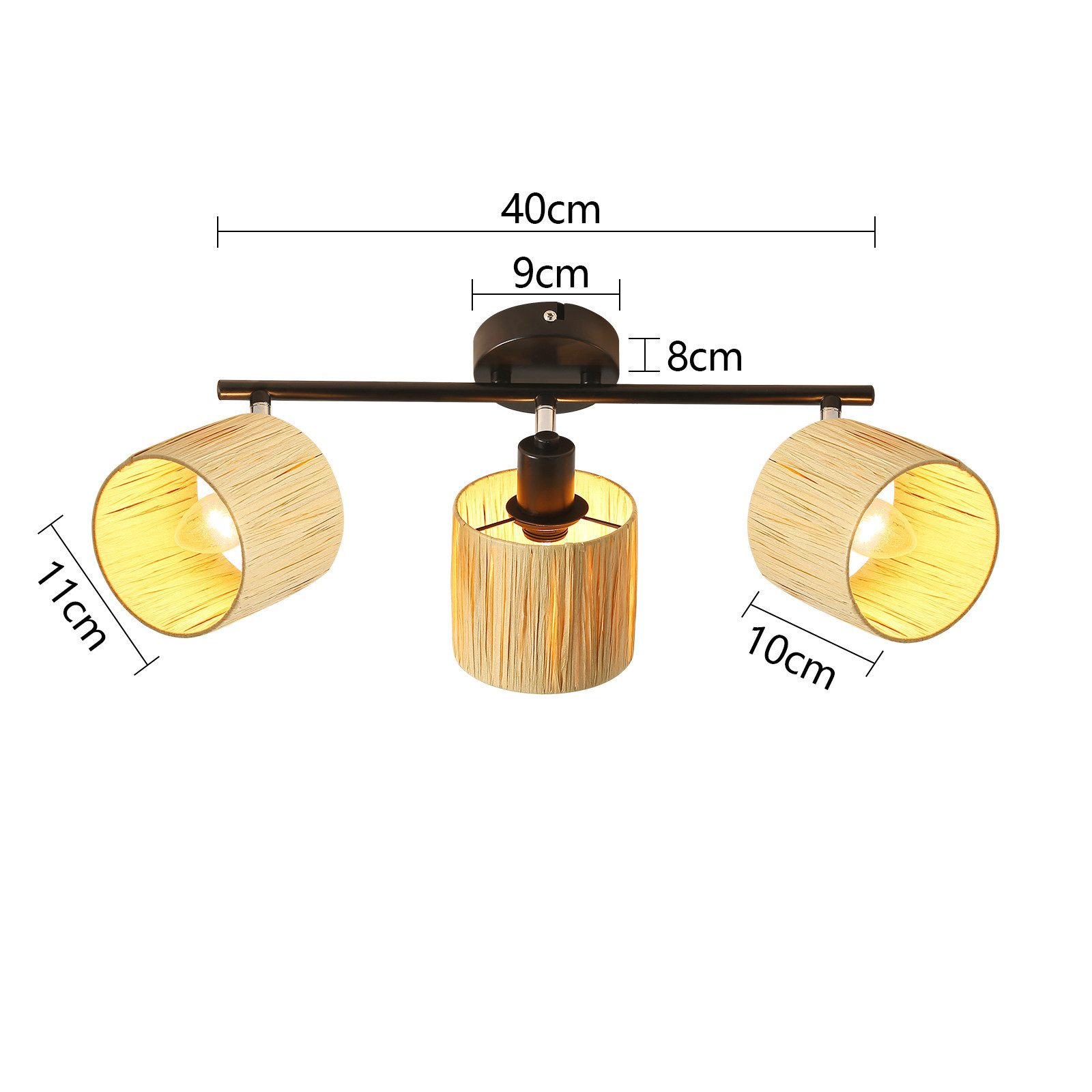 Lampada da soffitto con tre paralumi. Misure indicate: 40 cm, 9 cm, 8 cm, 11 cm e 10 cm. Paralumi beige.