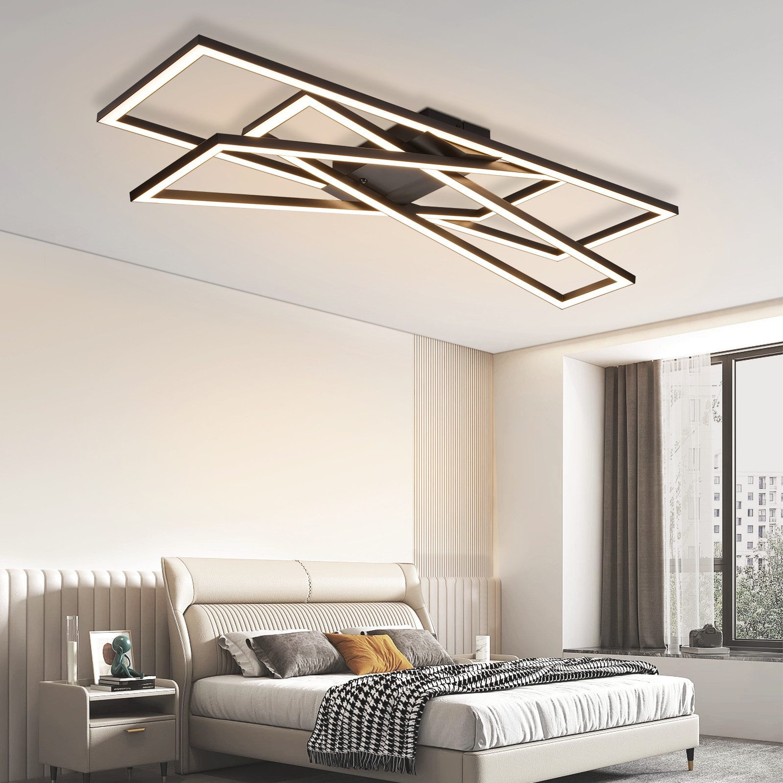 Una moderna lampada da soffitto geometrica con un design rettangolare. Ha una cornice nera e strisce luminose bianche.