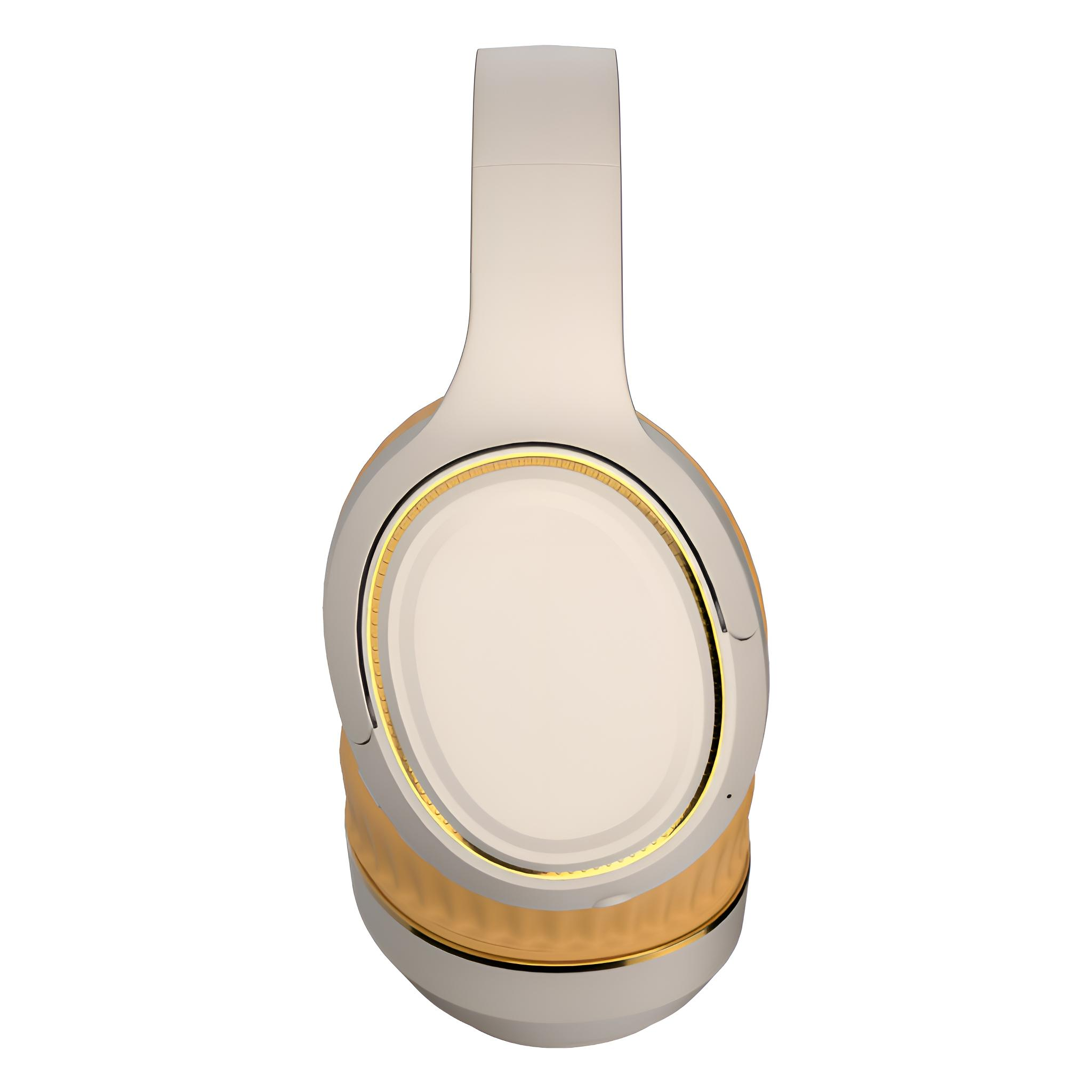 Beige und goldfarbene Over-Ear-Kopfhörer zeigen nach hinten auf weißem Hintergrund.