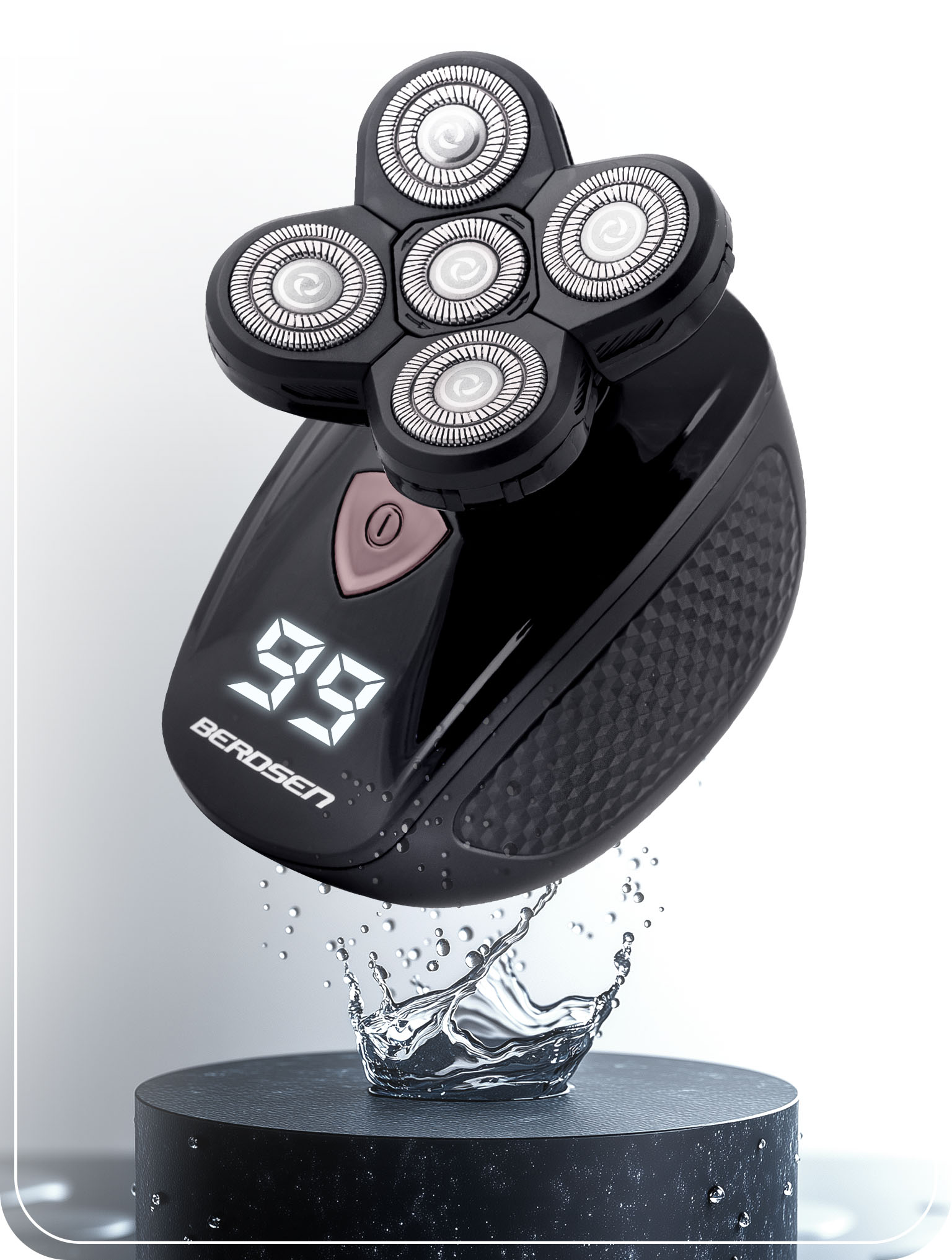 Czarna, 5-głowicowa golarka elektryczna unosi się nad czarną podstawką, spod której rozpryskuje się woda.