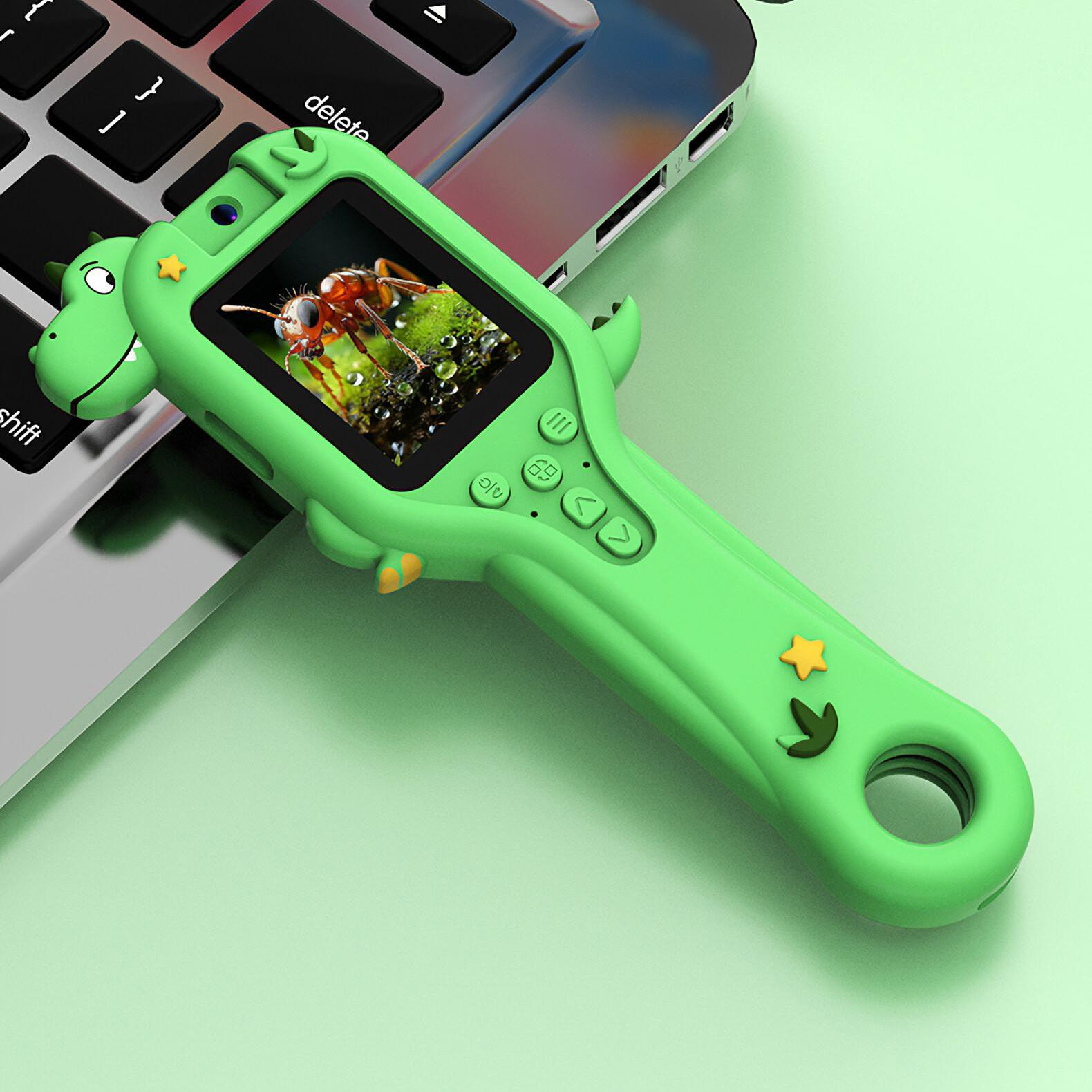 Eine grüne, dinosaurierförmige Kamera auf einem Laptop, die eine Nahaufnahme einer Ameise auf dem Bildschirm anzeigt.