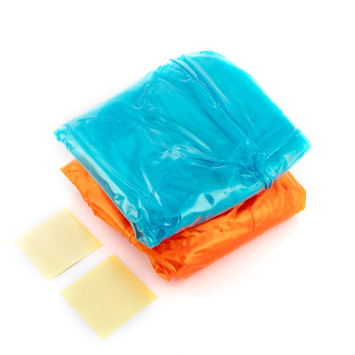 Dos paquetes envueltos apilados. El superior es azul, el inferior es naranja y hay dos cuadrados amarillos.
