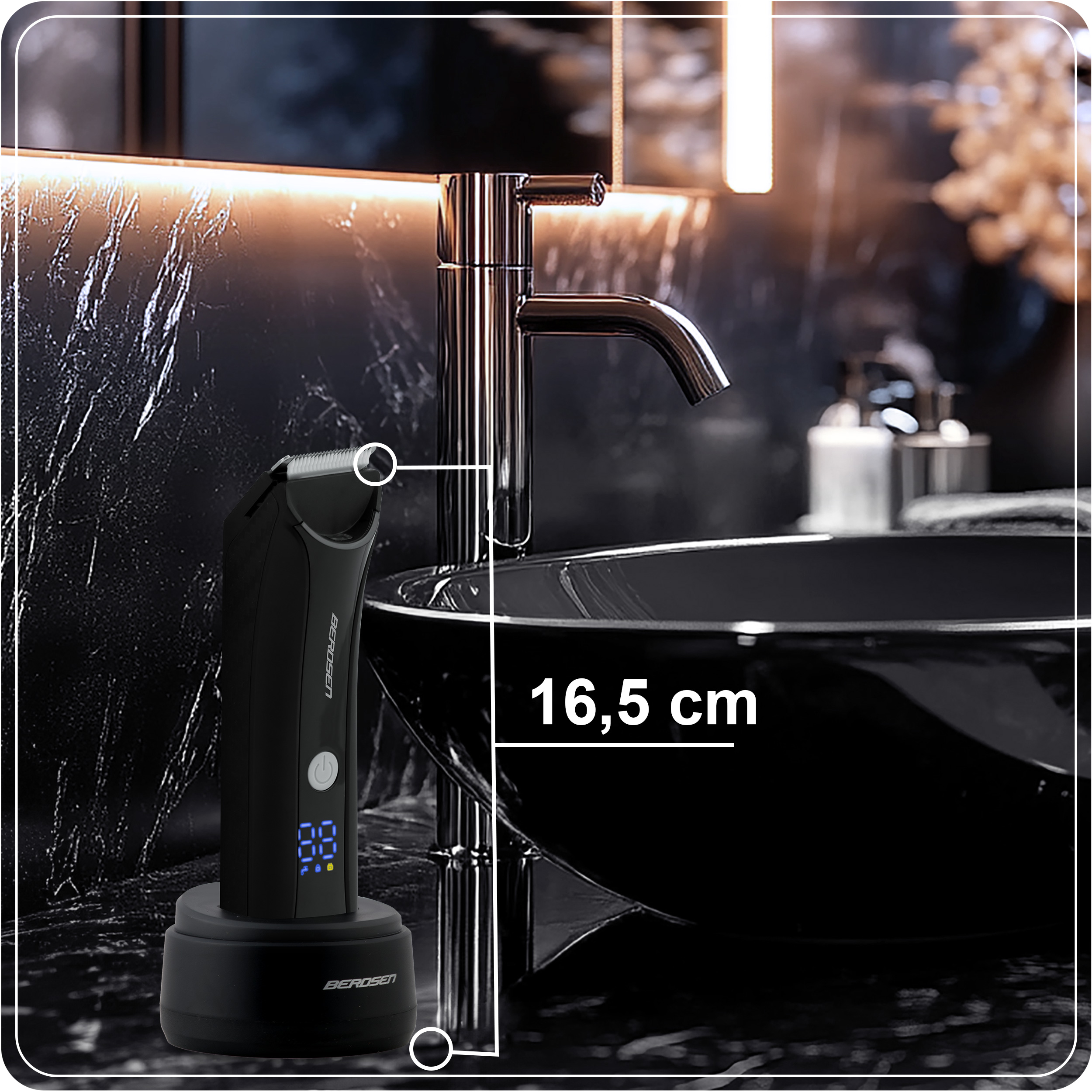 Czarny trymer na bazie ładującej obok nowoczesnej czarnej umywalki, podkreślający jego rozmiar za pomocą pomiarów.