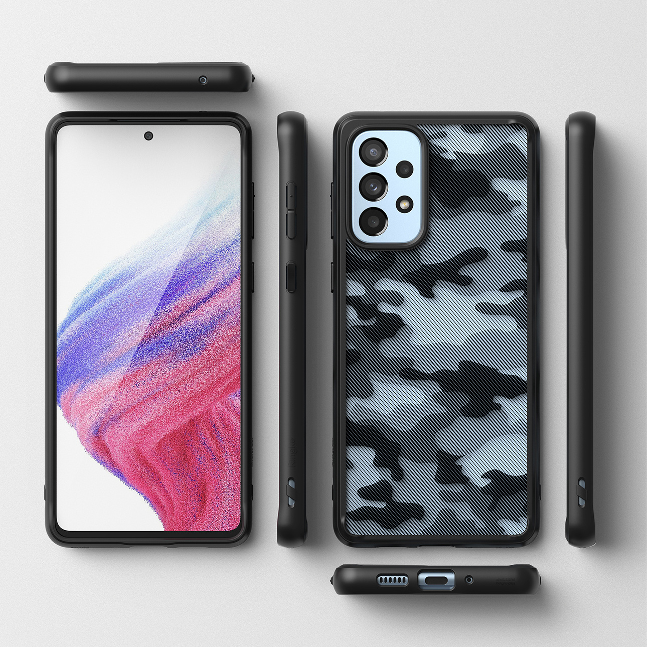 Telefon z etui w kamuflażu, telefon z pustym ekranem i widoki z boku, wszystko na białej powierzchni.