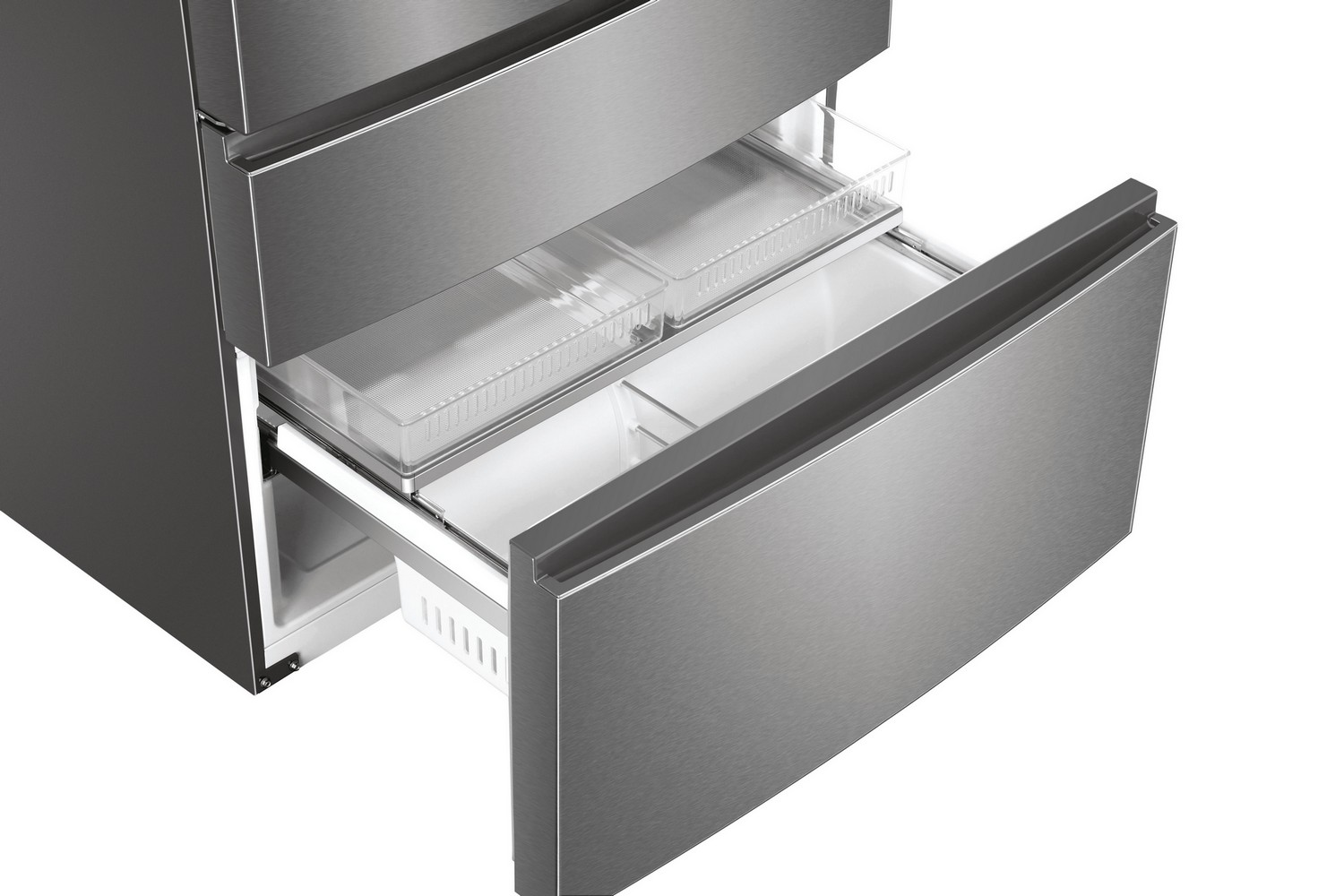 Geöffnete Gefrierschubladen mit durchsichtigen Behältern und Metallfronten, die Stauraum in einem modernen Kühlschrank zeigen.