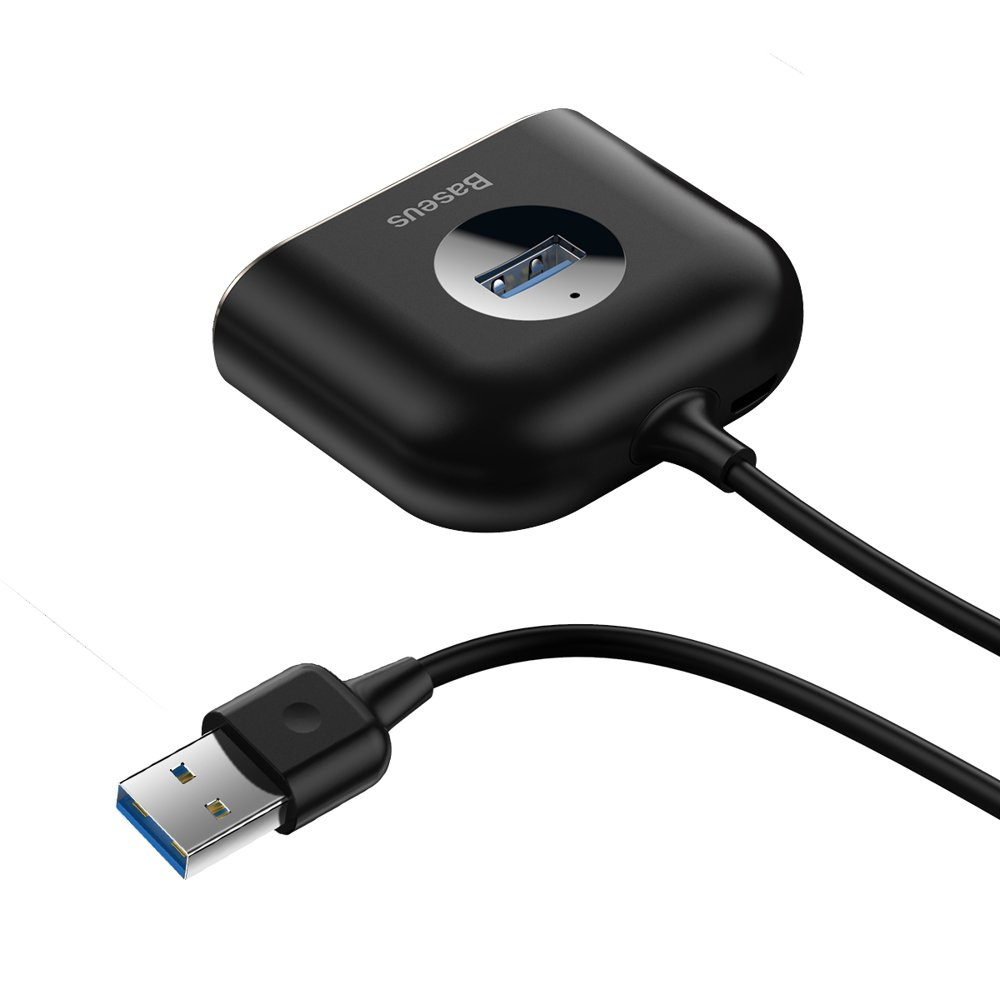 Czarny hub USB z portem USB i czarnym kablem. Złącze USB podłączone.