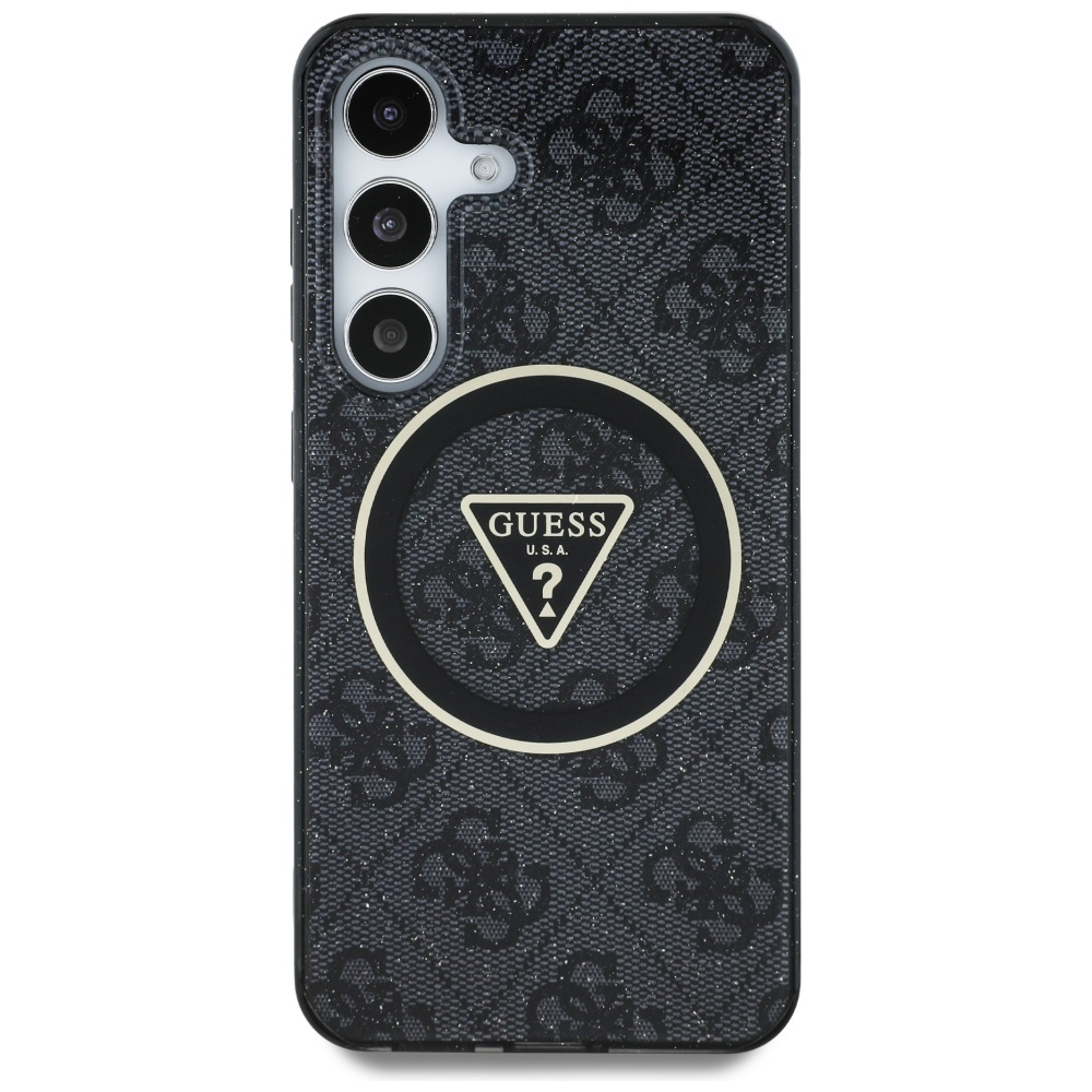 Un telefono con custodia Guess nera, logo Guess e tre fotocamere.