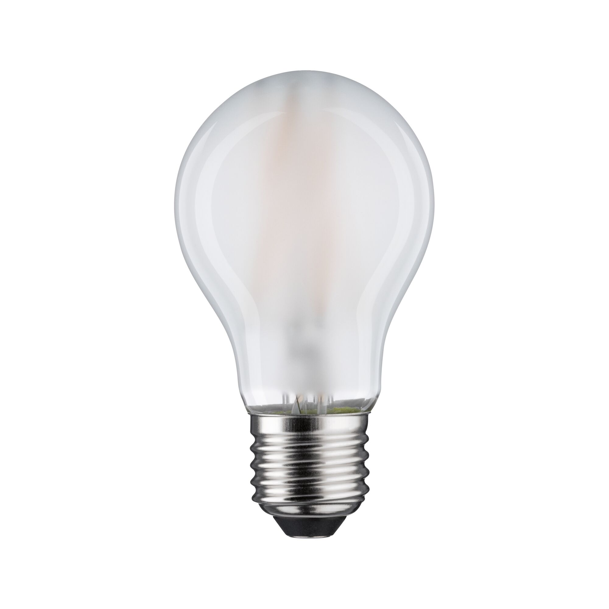 Eine mattierte LED-Glühbirne mit silbernem Sockel wird vor einem weißen Hintergrund angezeigt.
