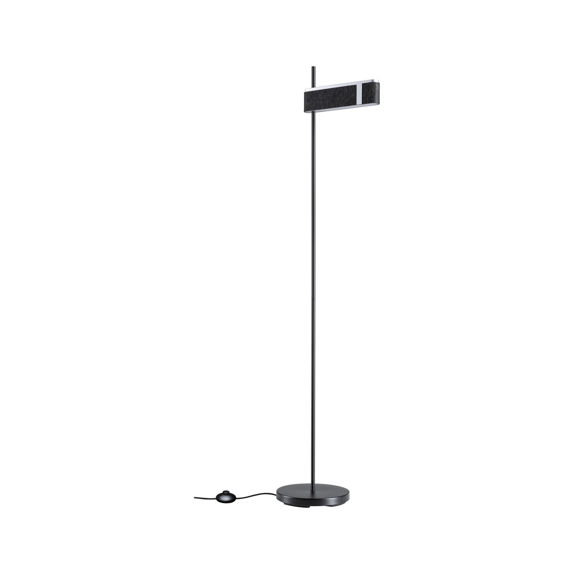 Schwarze Stehlampe mit rechteckigem Kopf. Schwarzer Fuß und Dimmschalter.