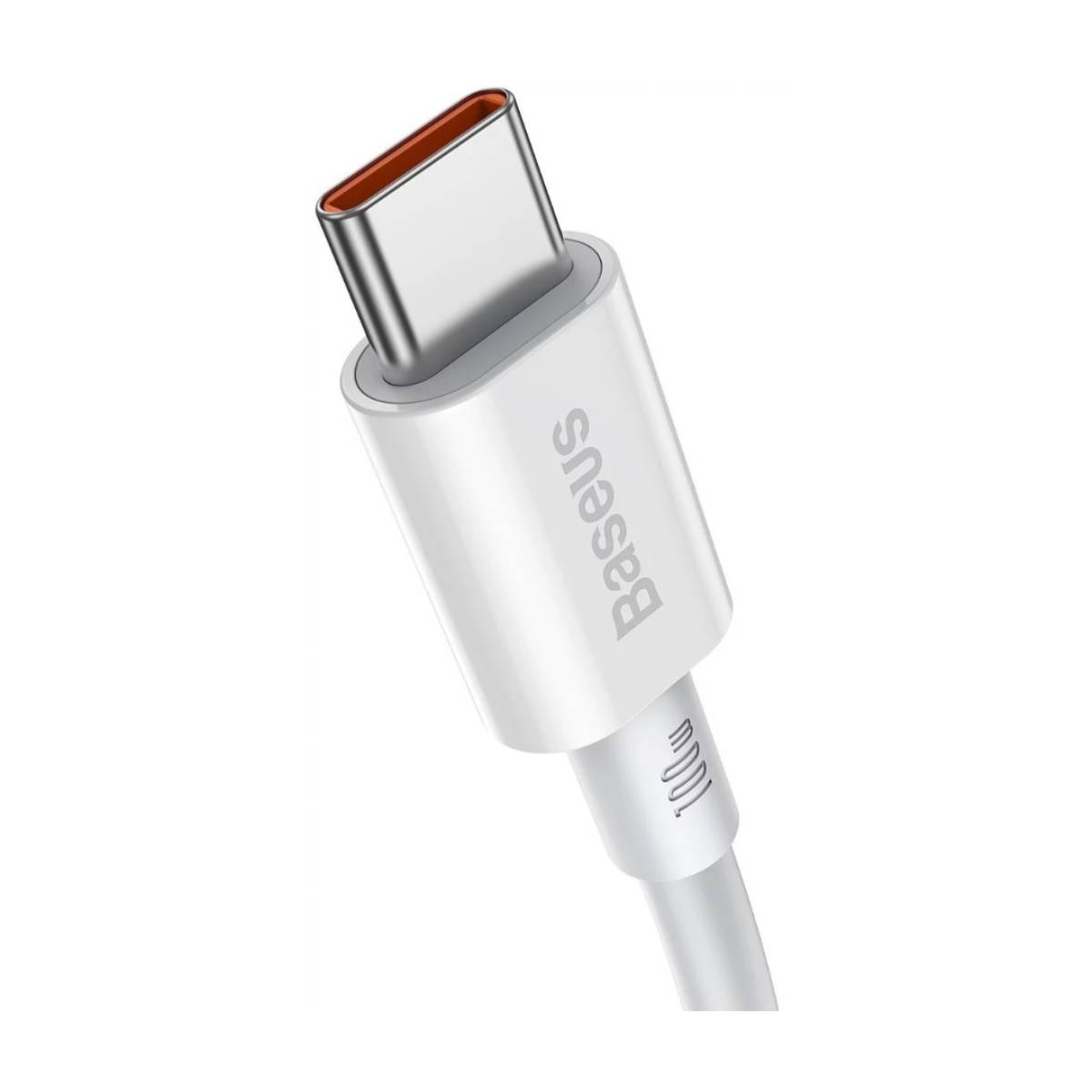 Białe złącze kabla do ładowania USB-C z logo Baseus. Pomarańczowy akcent. Białe tło.