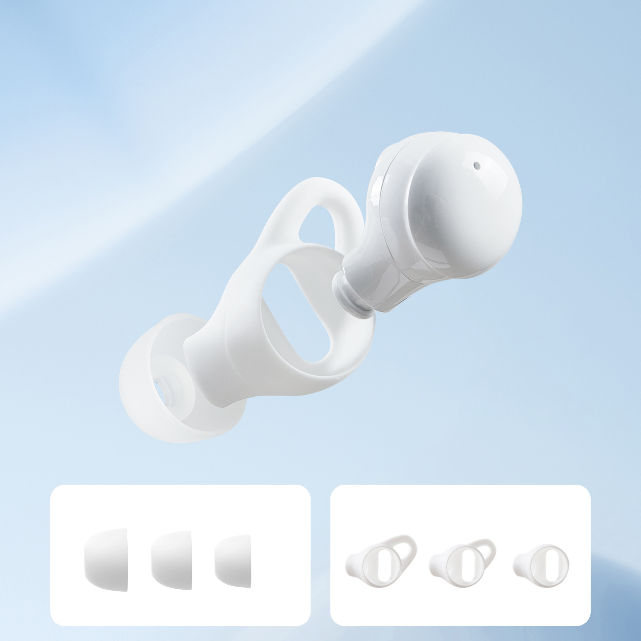 Biała słuchawka jest wyświetlana z trzema silikonowymi wkładkami dousznymi i trzema haczykami na uszy.