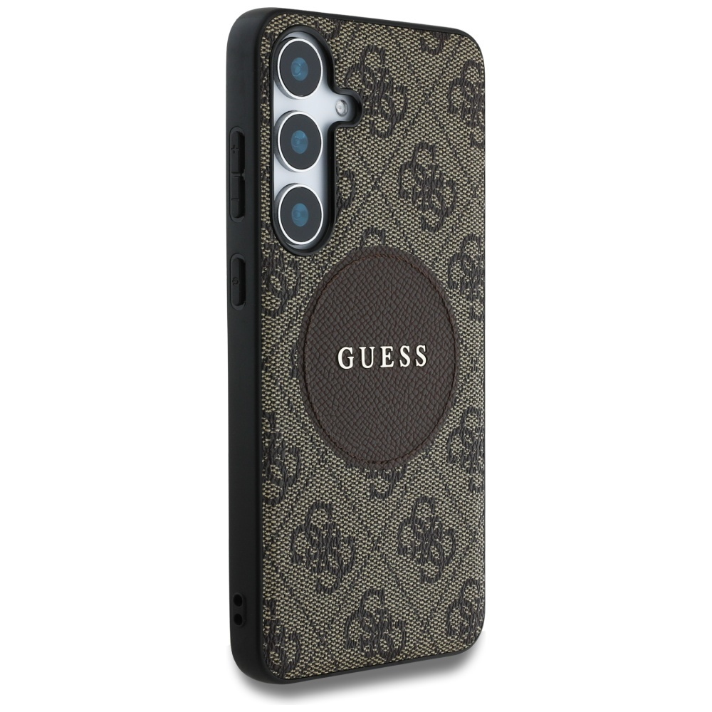 Una custodia per telefono marrone e nera con un logo GUESS è visualizzata su uno sfondo bianco.