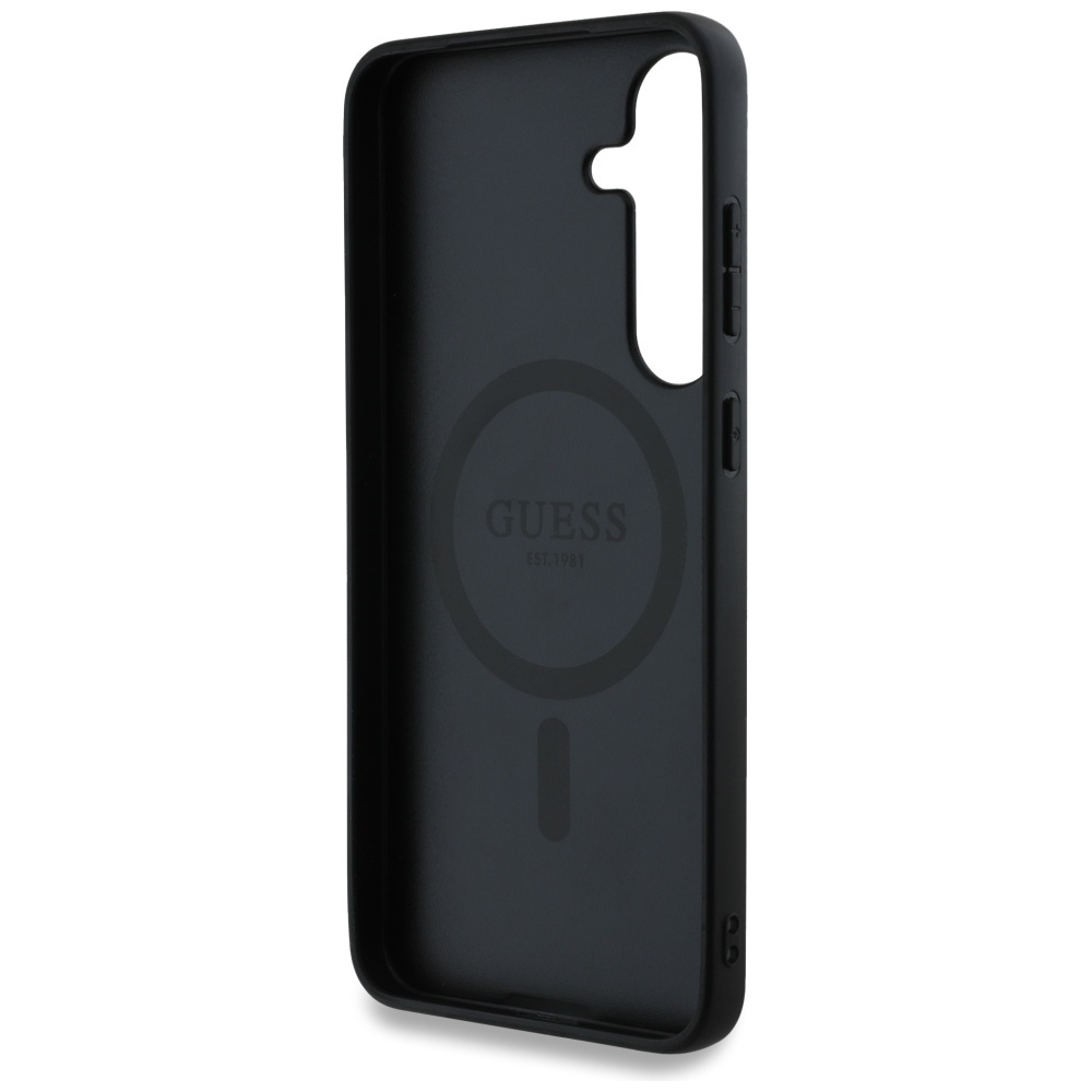 Una custodia per telefono nera presenta un anello magnetico e un logo GUESS, con i pulsanti laterali visibili.