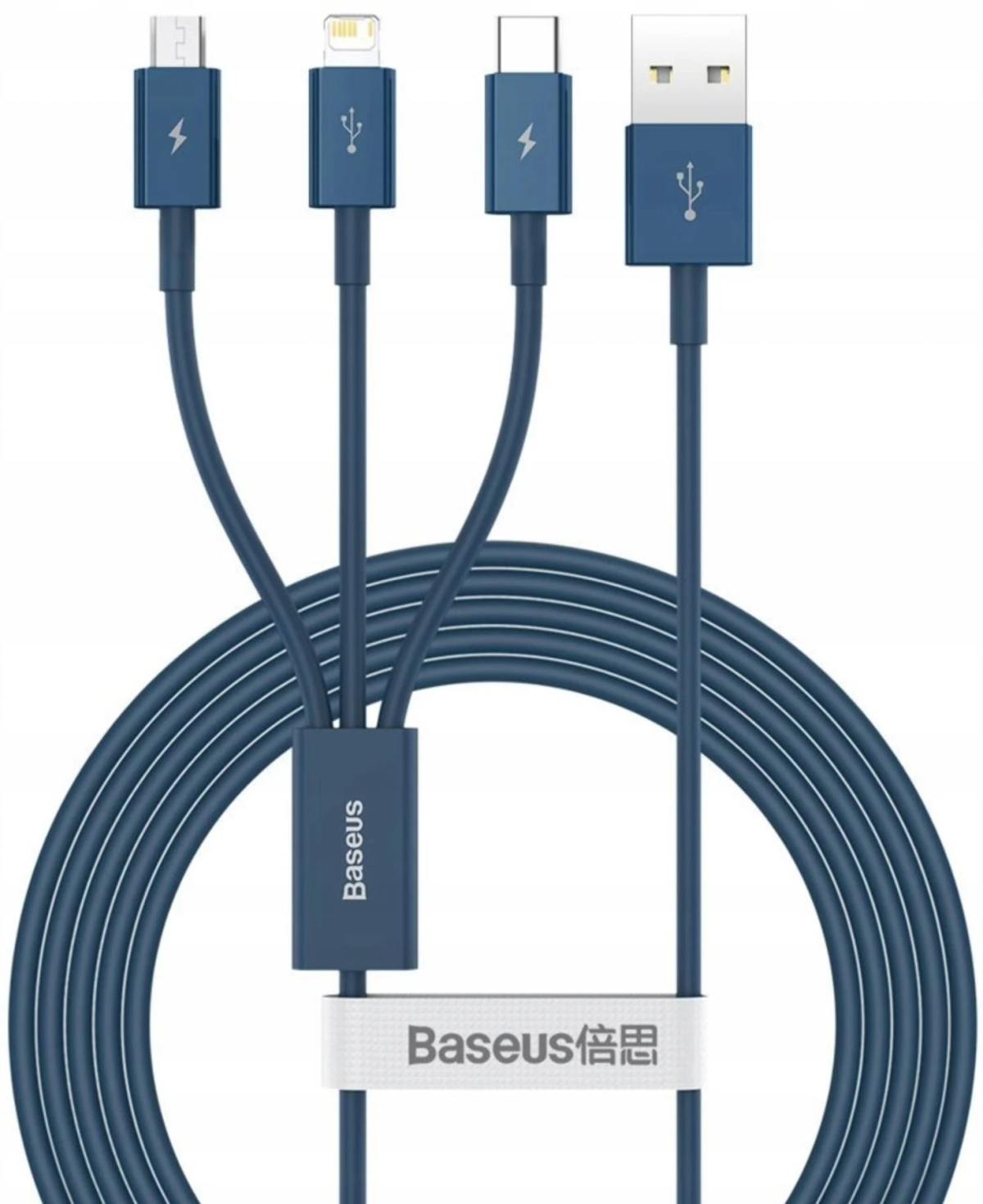 L'immagine mostra quattro cavi di ricarica blu con diversi connettori: Micro USB, Lightning, USB-C e USB-A, raggruppati insieme.
