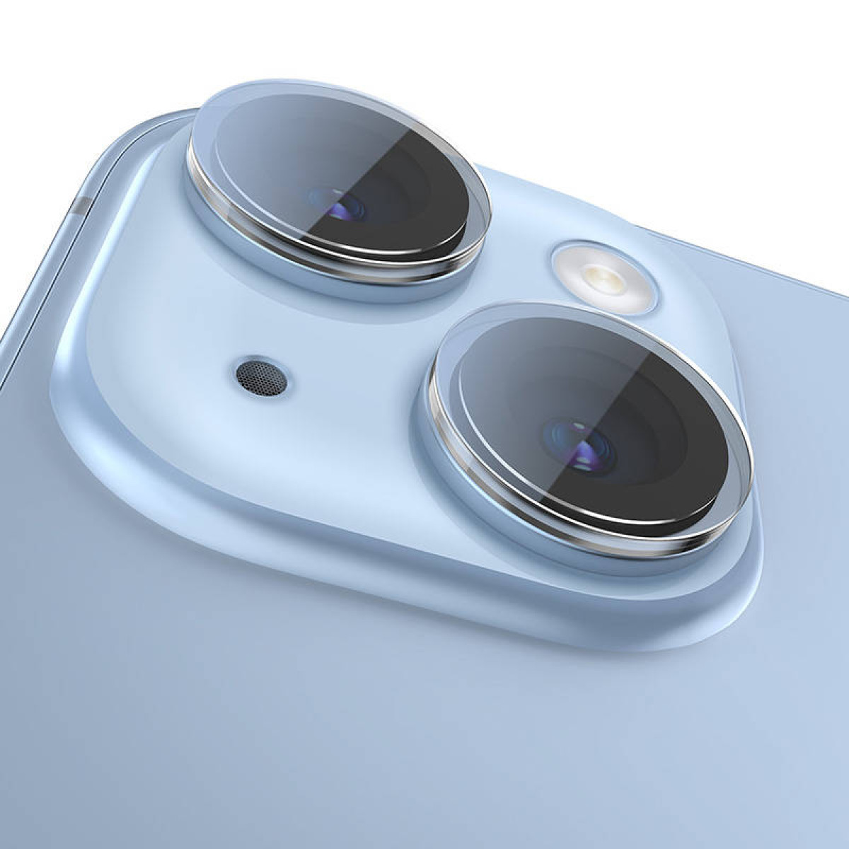 Uno smartphone azzurro ha due obiettivi della fotocamera con protezioni argentate.