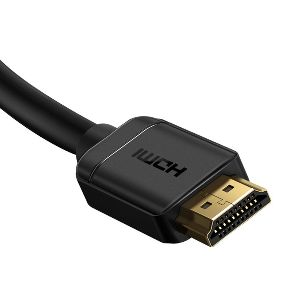 Zbliżenie na czarne złącze HDMI ze złotymi pinami, z logo „HDMI”, na białym tle.