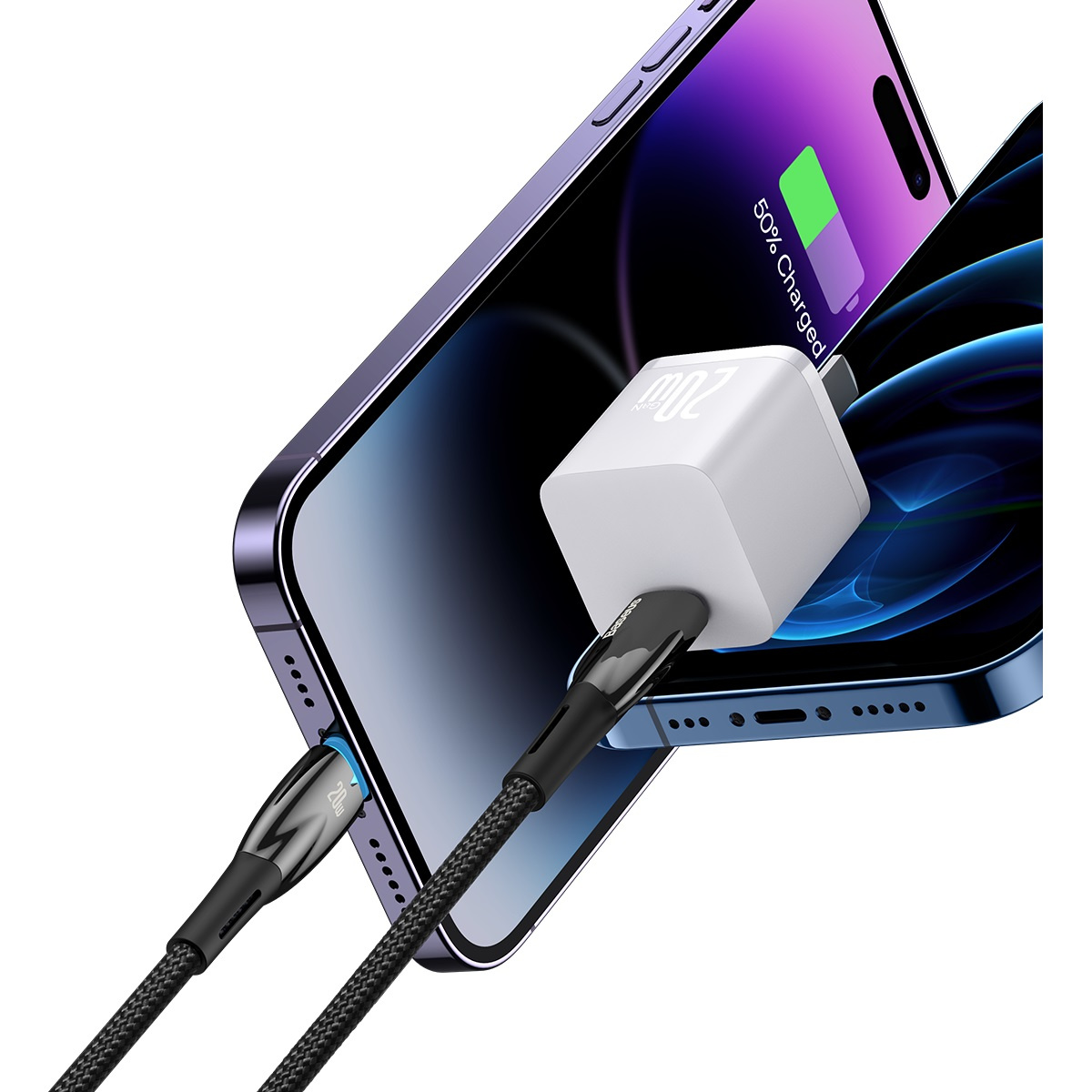 Fioletowy iPhone podłączony do ładowarki Baseus 20W, pokazujący 50% baterii i podłączony kabel.