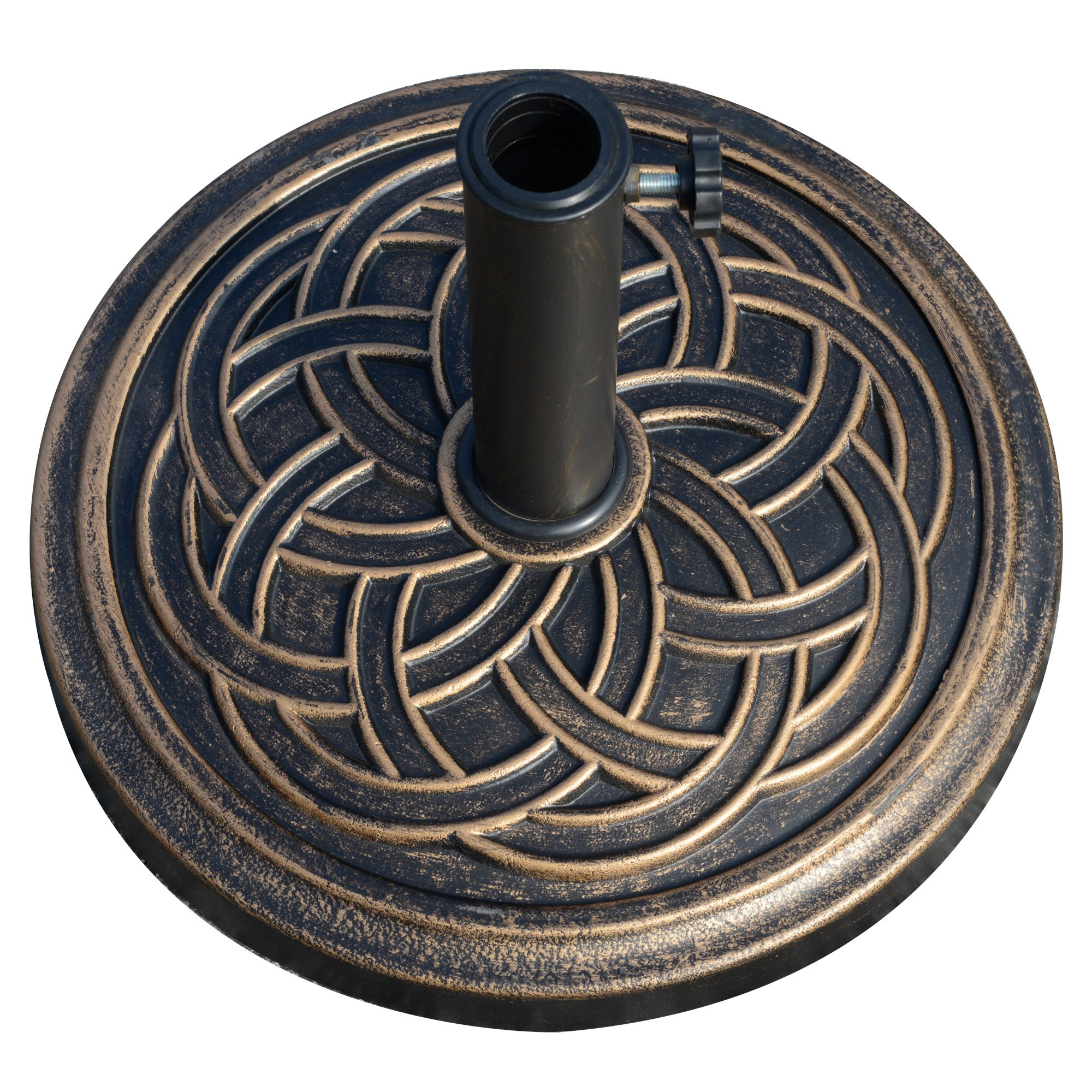 Una base de sombrilla redonda de color bronce con un diseño ornamentado se encuentra aislada sobre un fondo blanco.